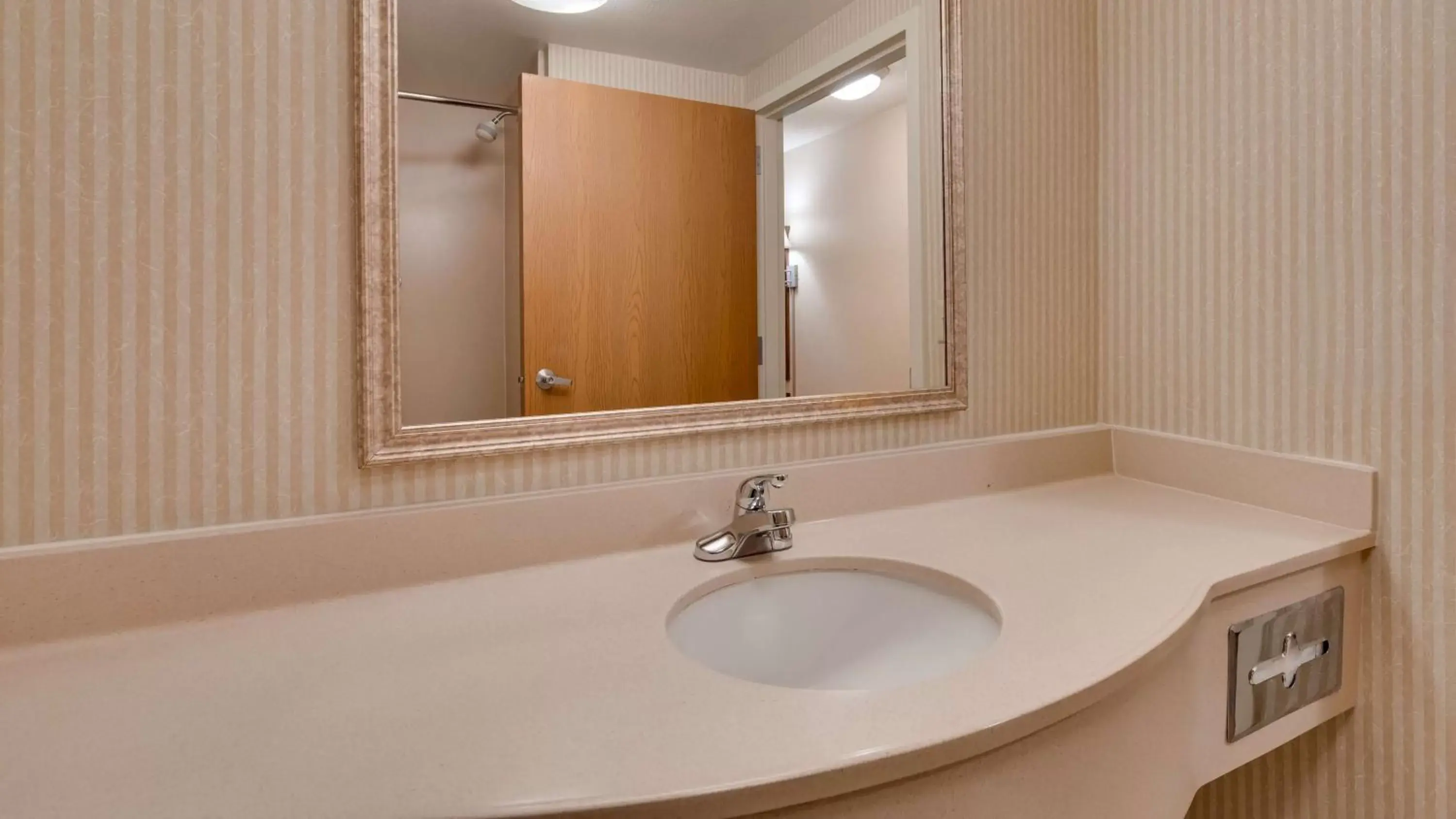 Bathroom in SureStay Plus Hotel by Best Western Cheyenne