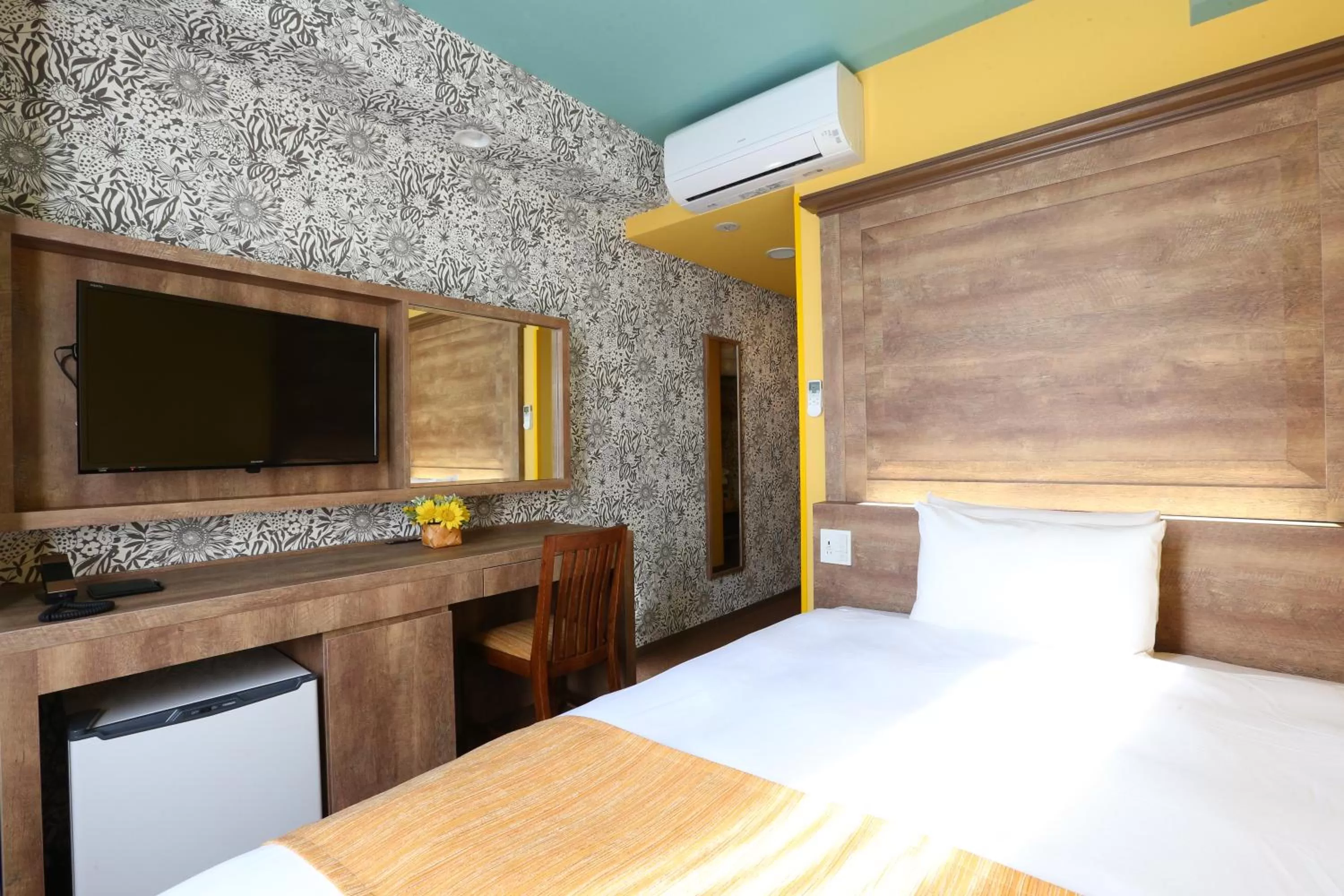 Photo of the whole room, Bed in Hotel Wing International Select Nagoya Sakae