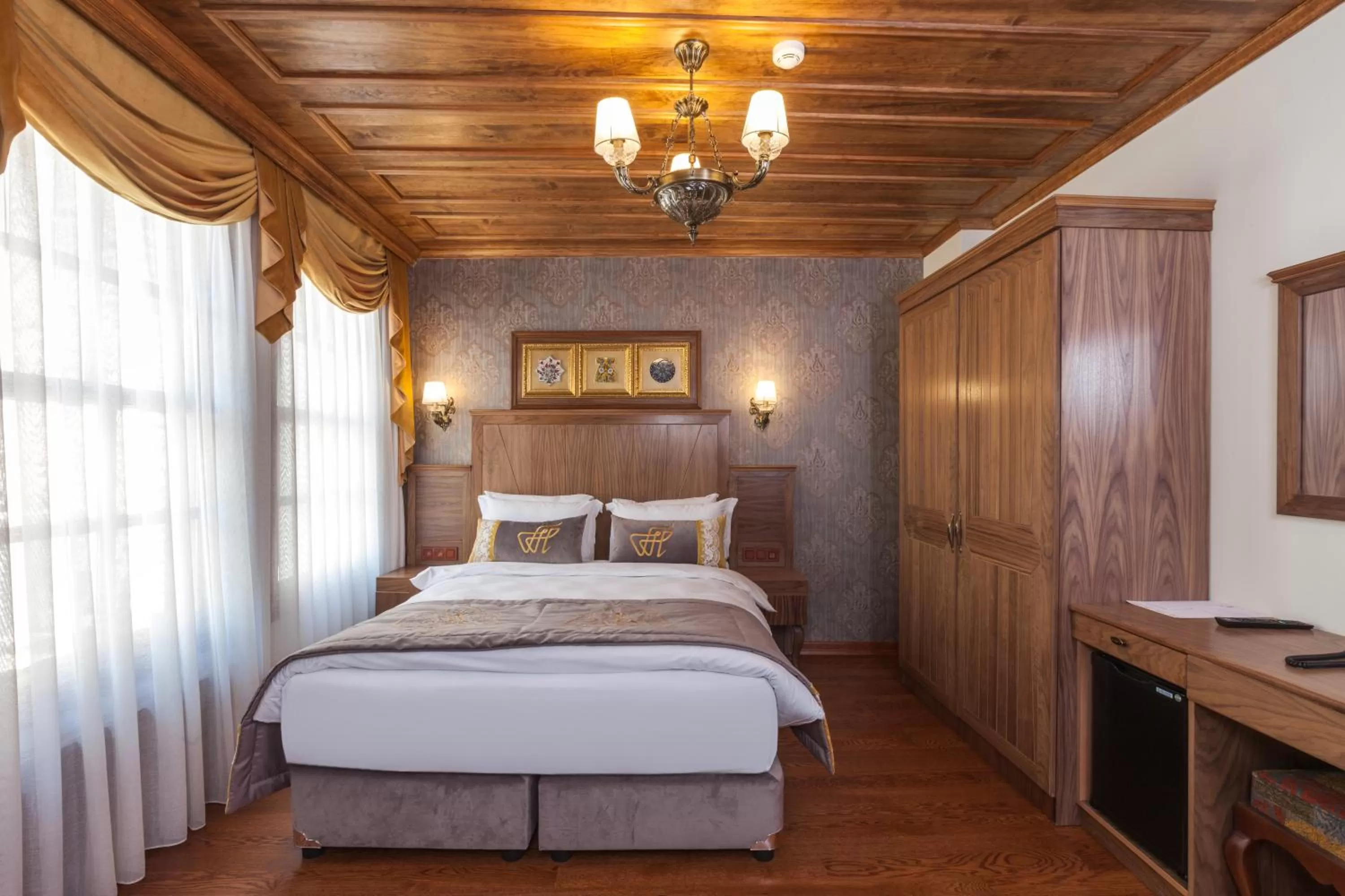 Shower, Bed in Ferman Konak Hotel-Special Category