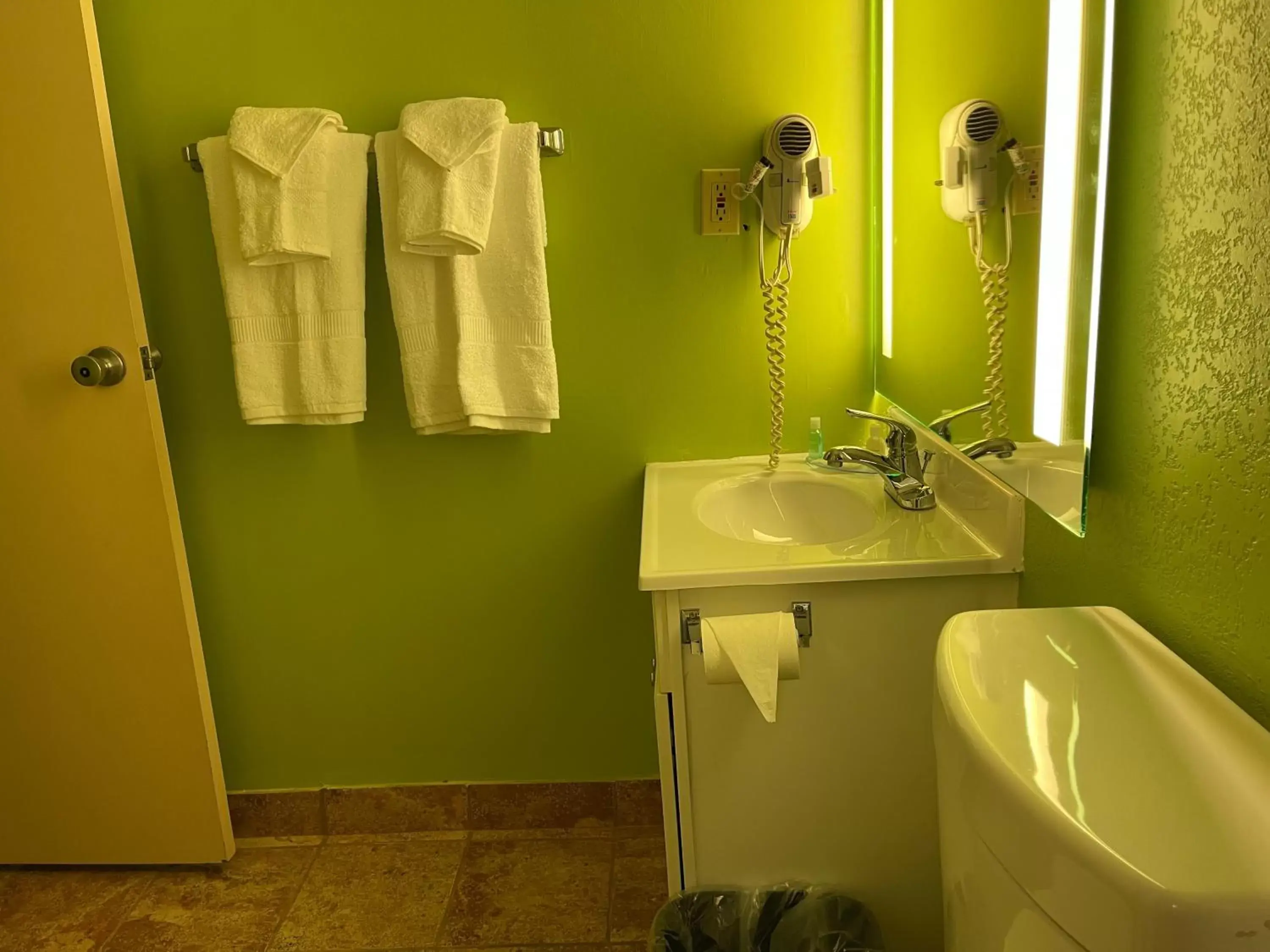 Standard King Room - Non-Smoking in Clarion Inn Standard King Room - Non-Smoking in Clarion Inn