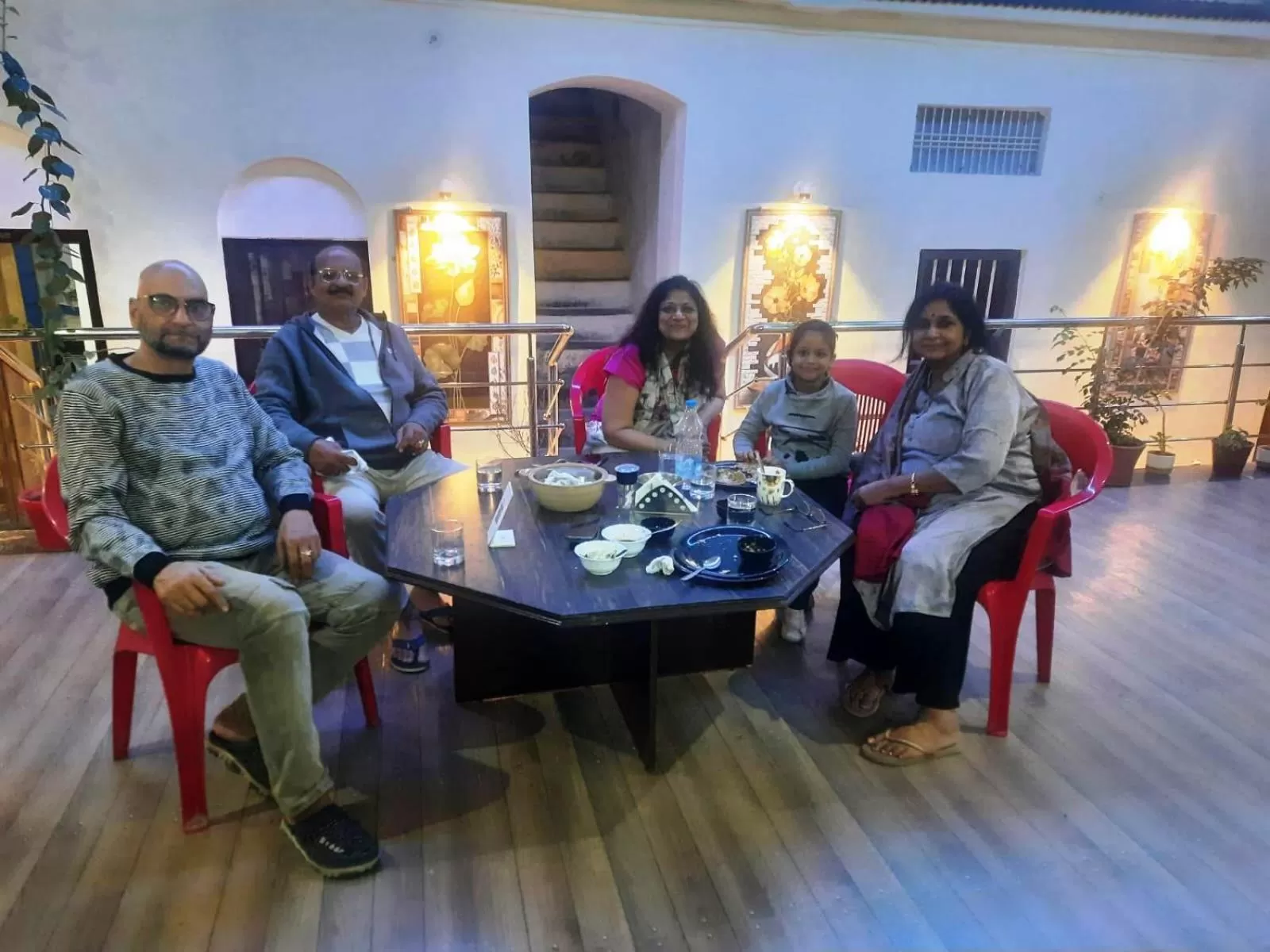 Restaurant/places to eat in Foreigners Inn