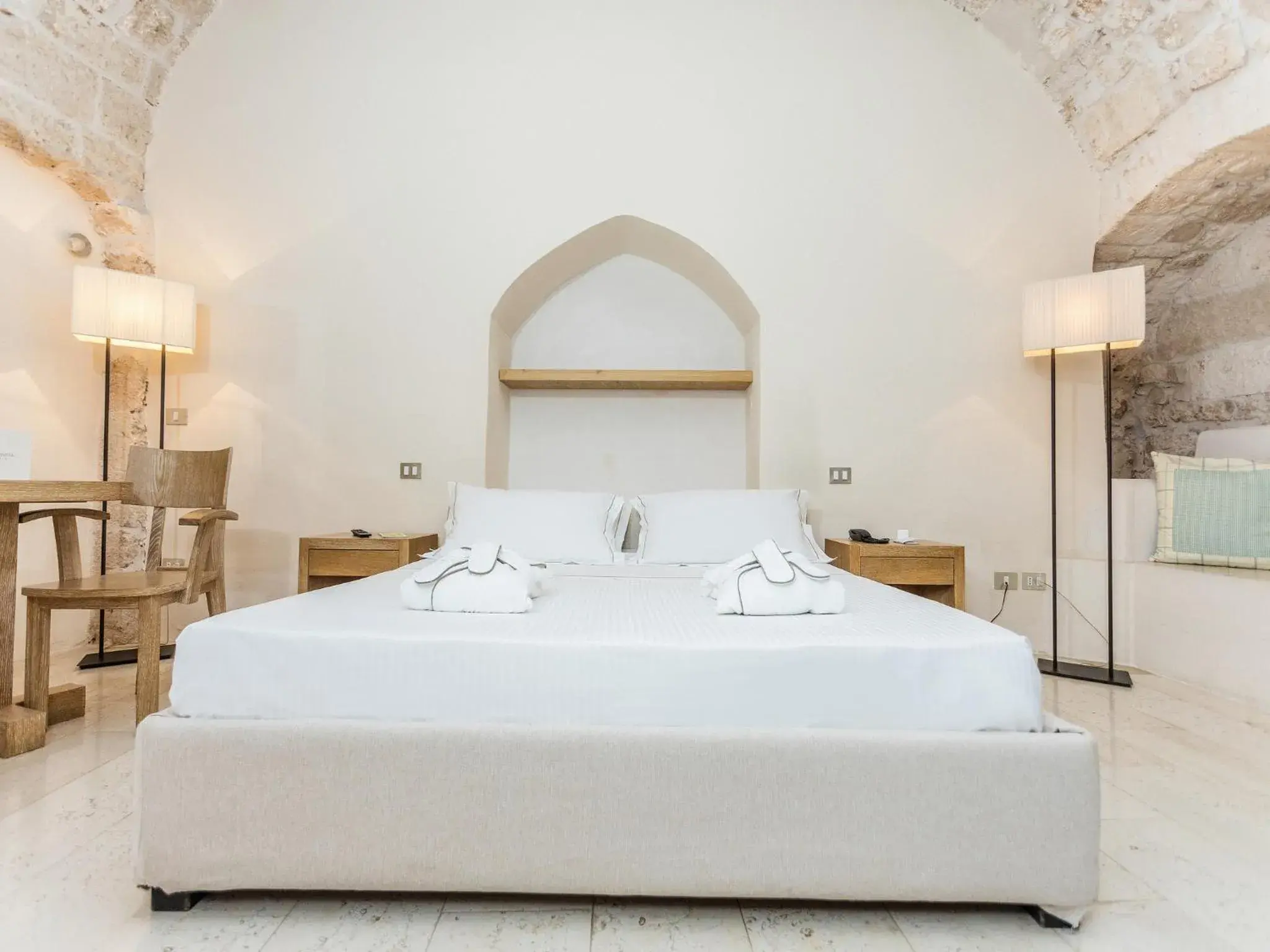 Bed in La Sommita Relais & Chateaux