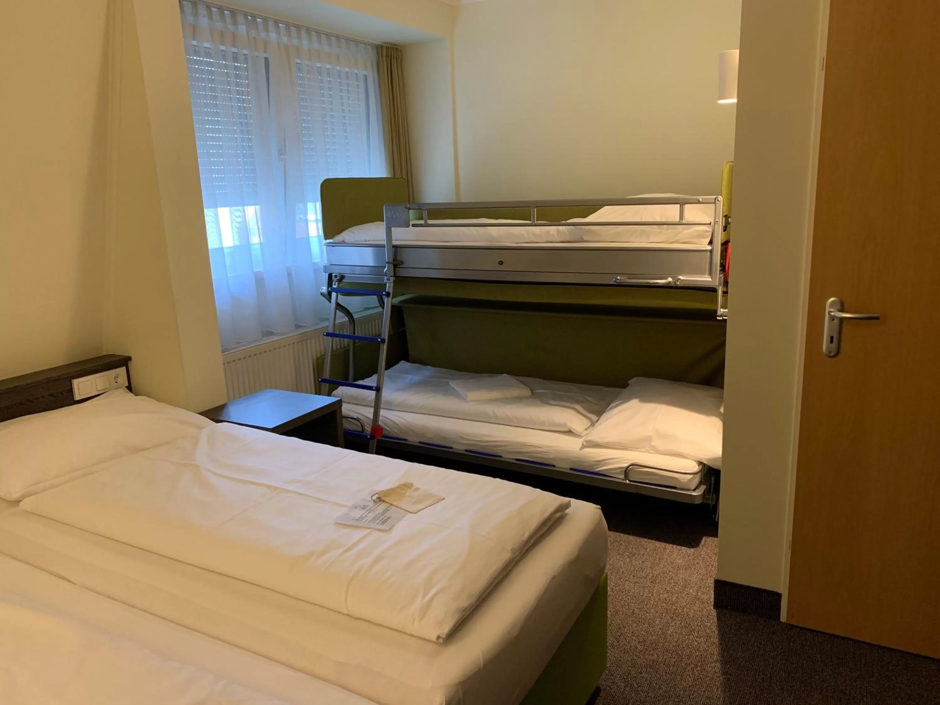 Photo of the whole room, Bed in Behringers City Hotel Nürnberg