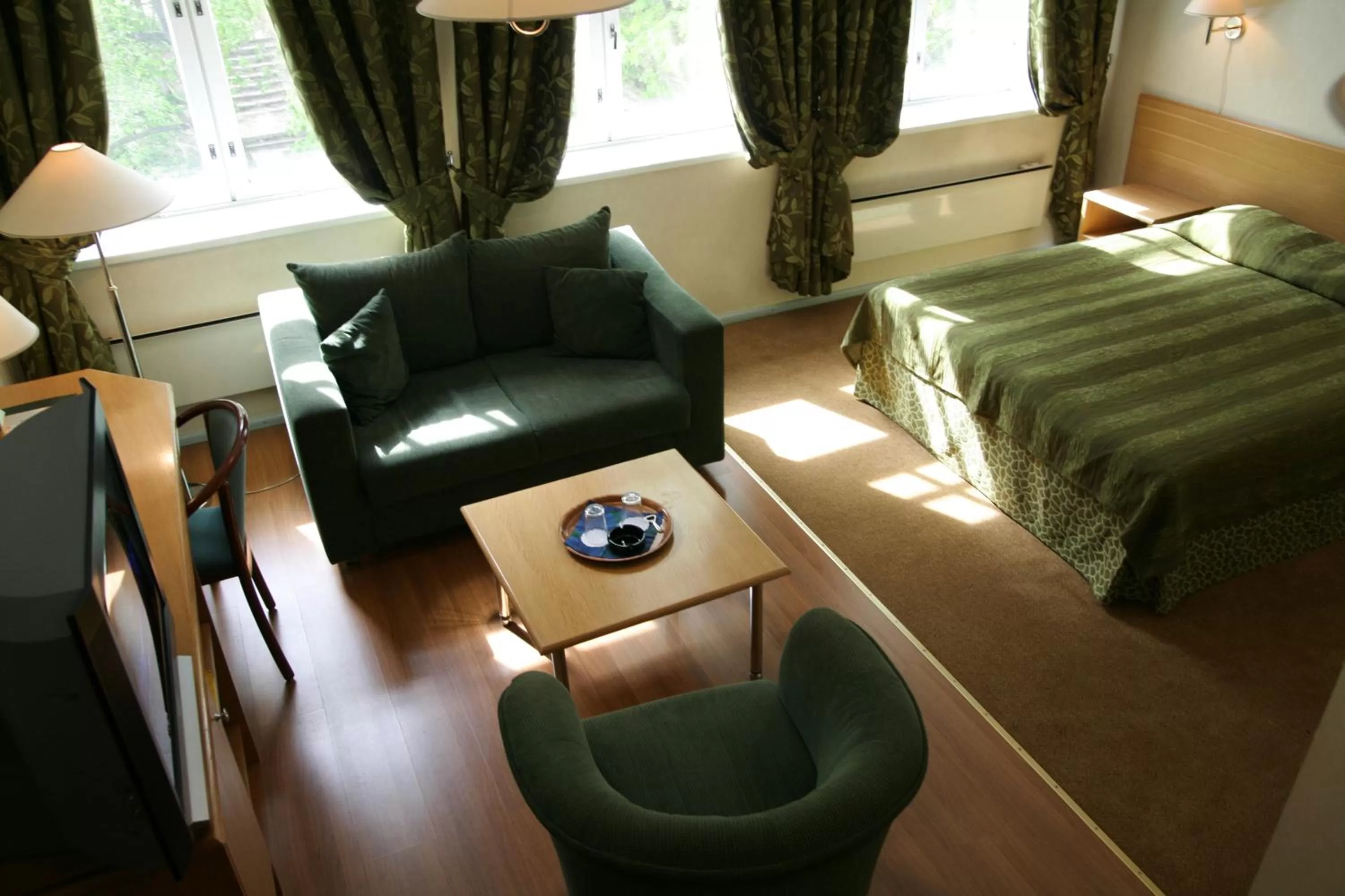 Seating area, Bed in Barclay Hotel