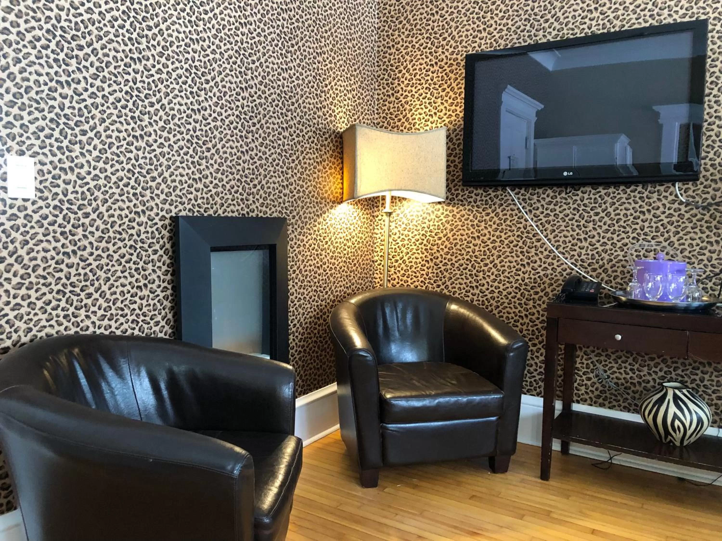 Seating area in Leaside Manor