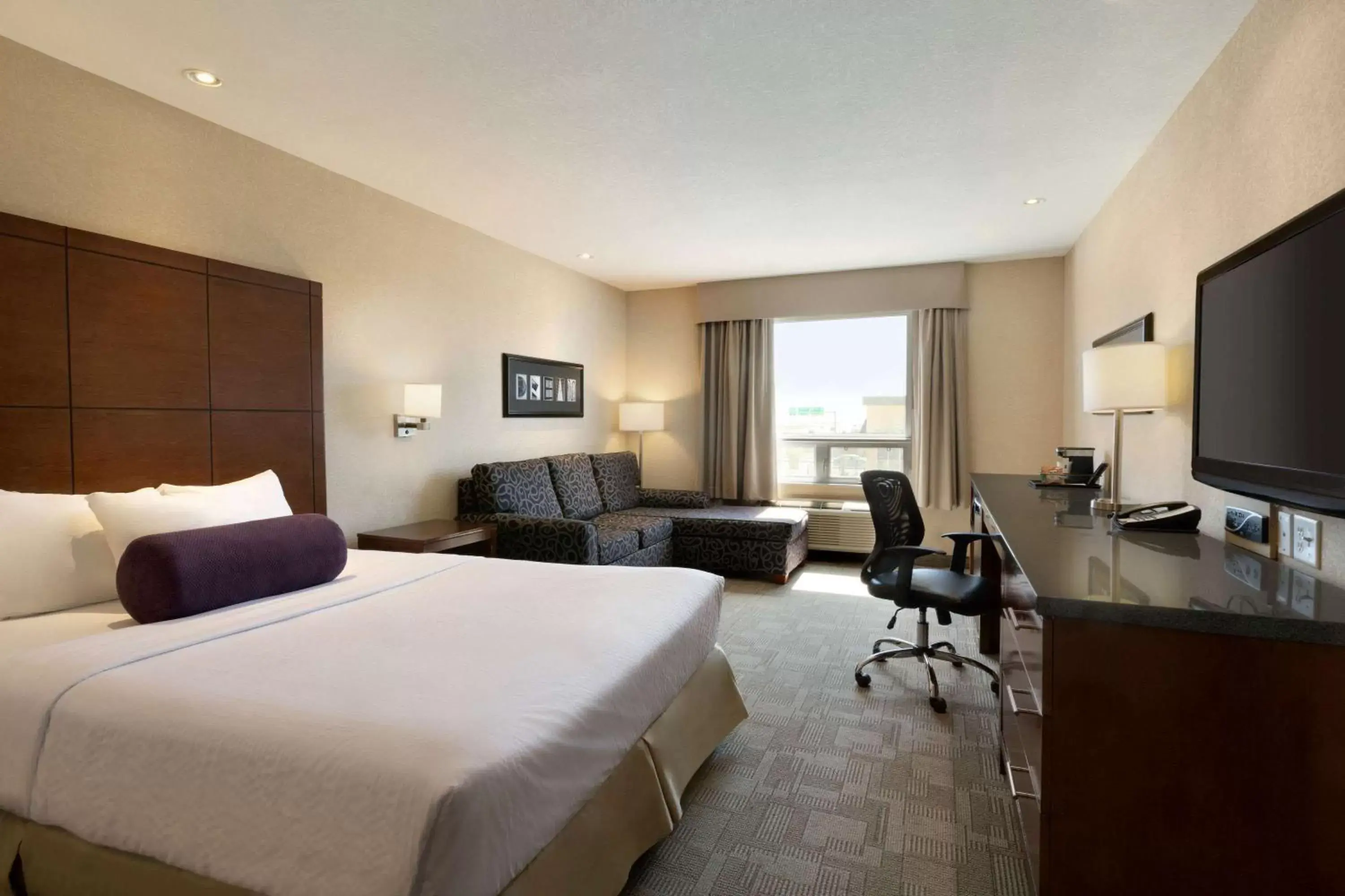 Photo of the whole room in Days Inn by Wyndham Regina Airport West