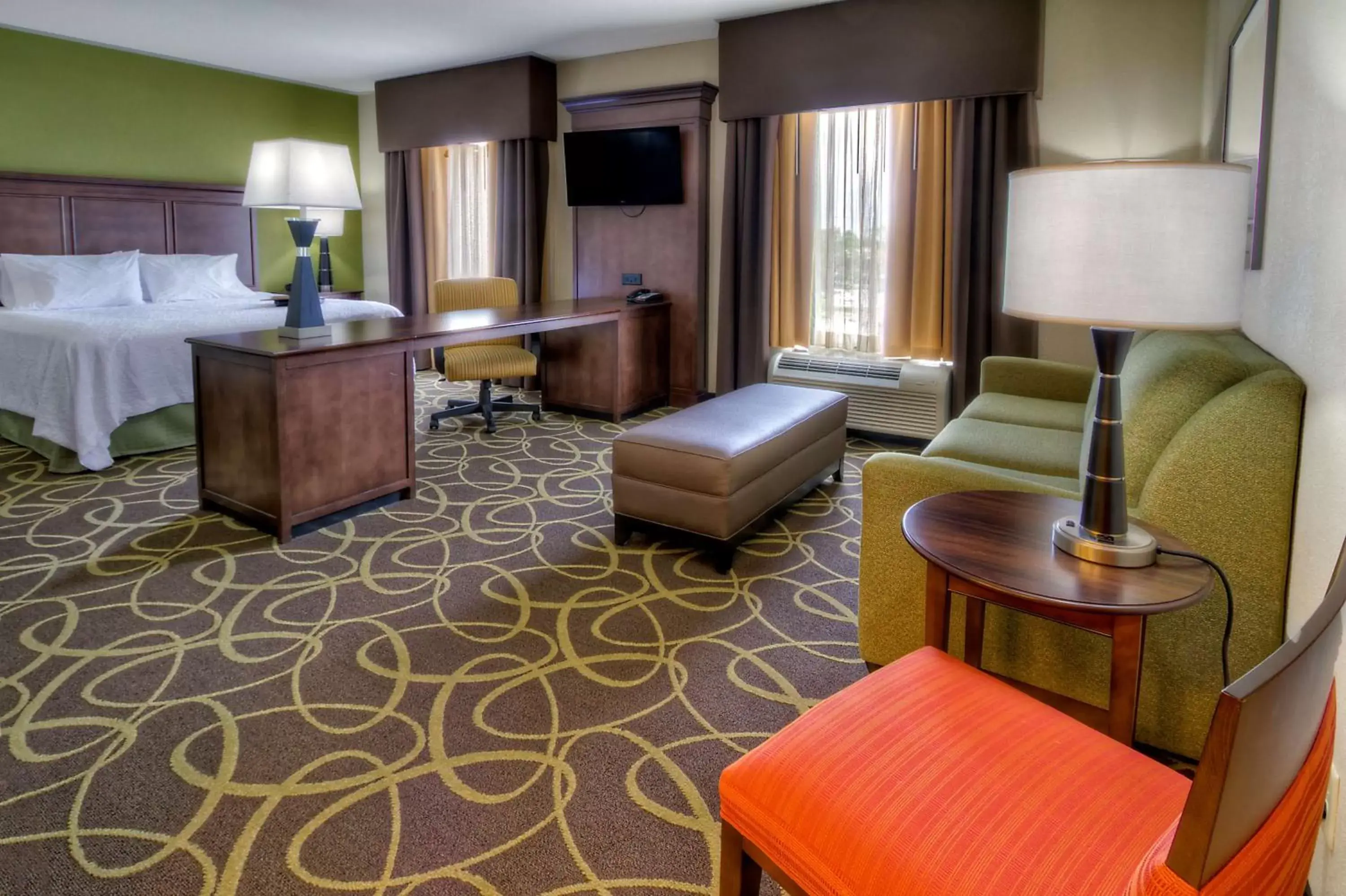 Bed, Seating Area in Hampton Inn By Hilton & Suites Rochester/Henrietta