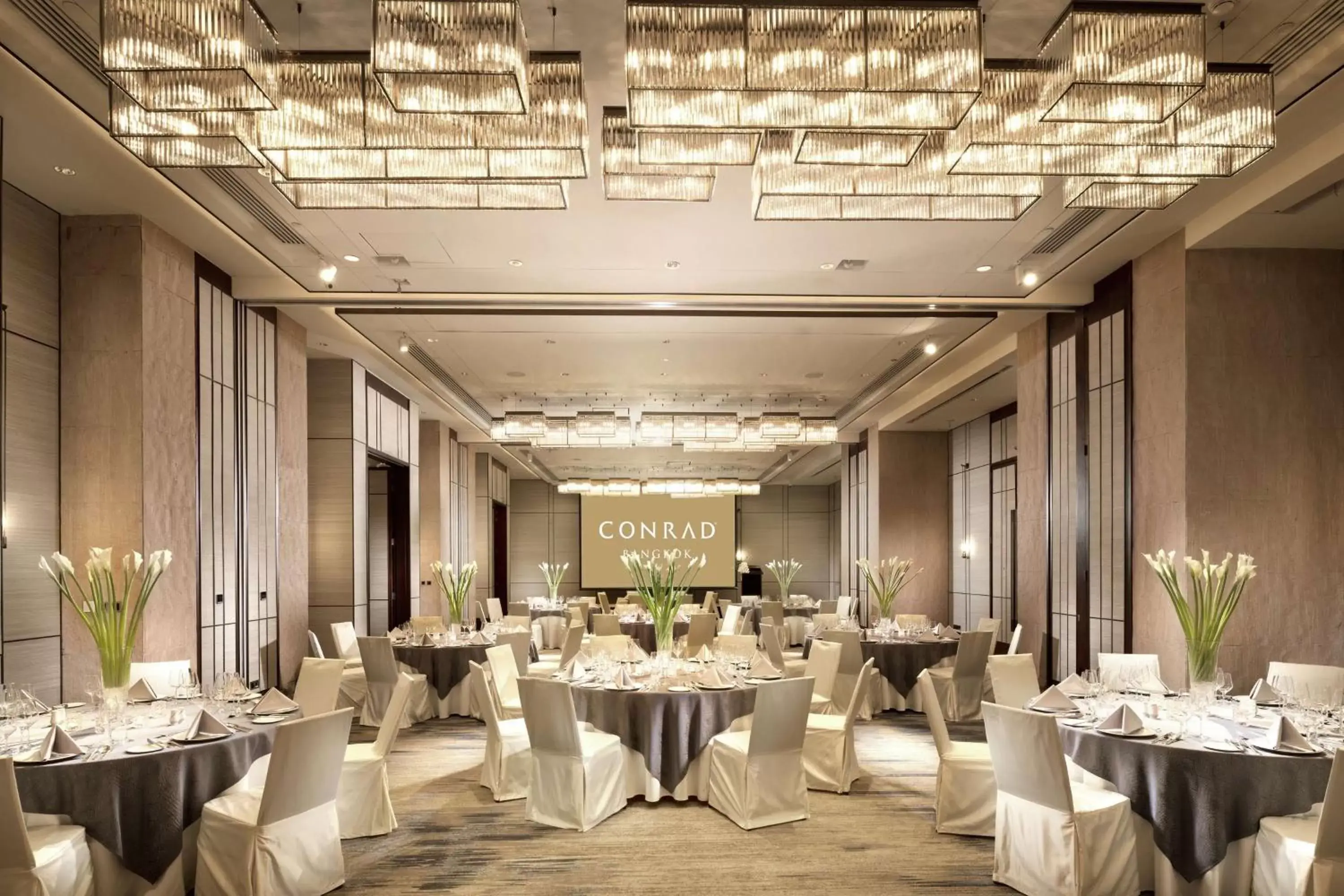 Meeting/conference room, Restaurant/Places to Eat in Conrad Bangkok Residences