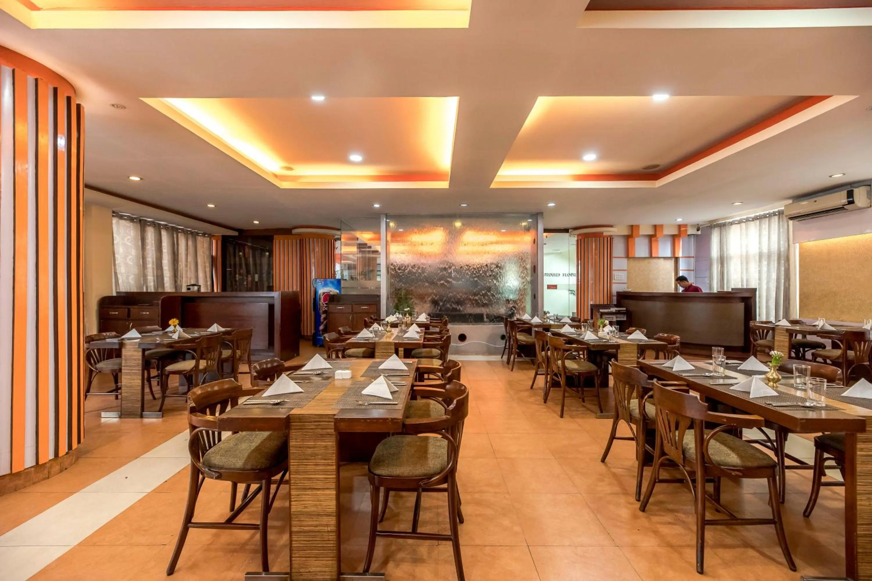 Restaurant/Places to Eat in Airport Hotel