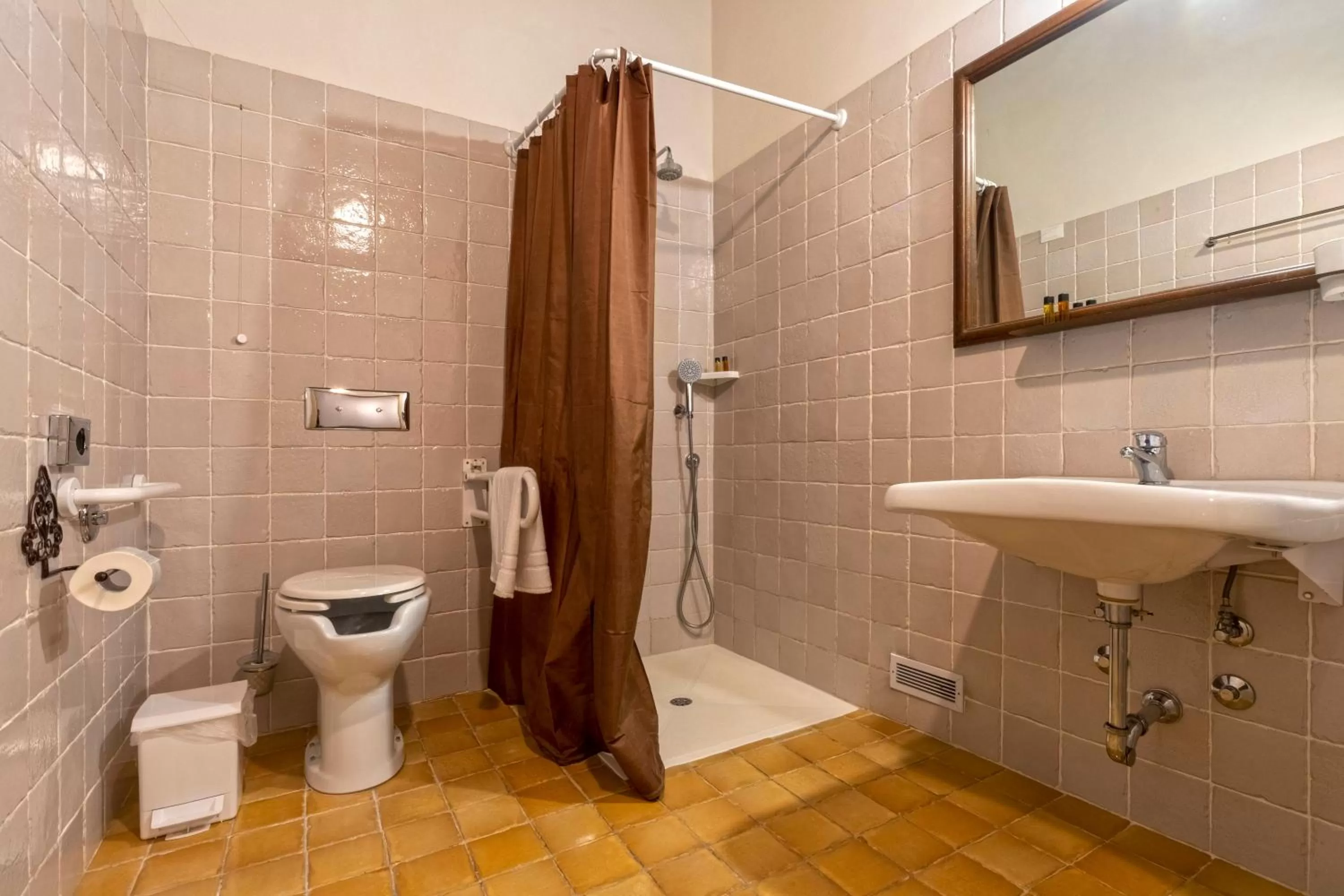 Bathroom in Masseria Fortificata Lo Zafferaneto