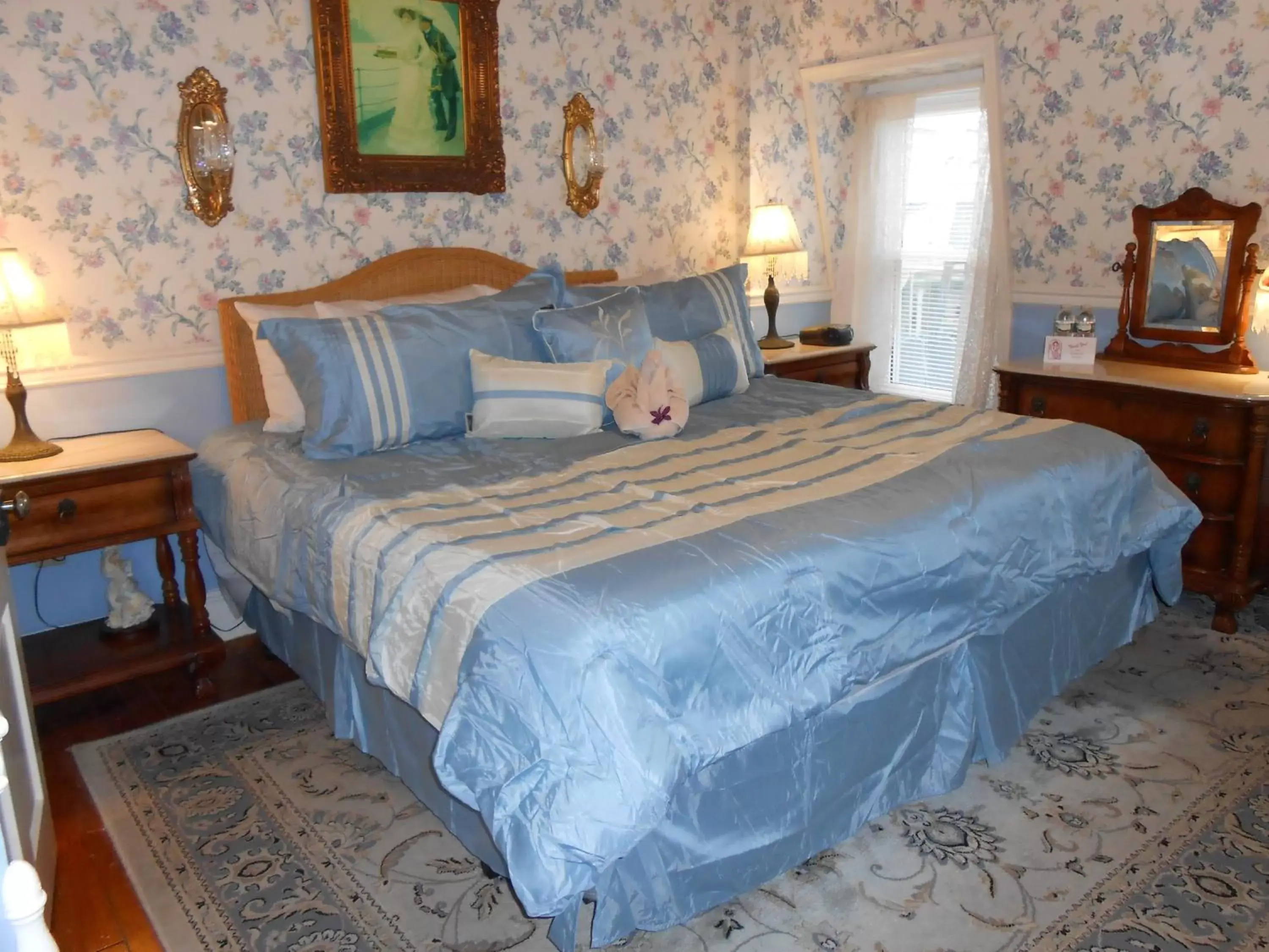 Bed in Angel of the Sea Bed and Breakfast