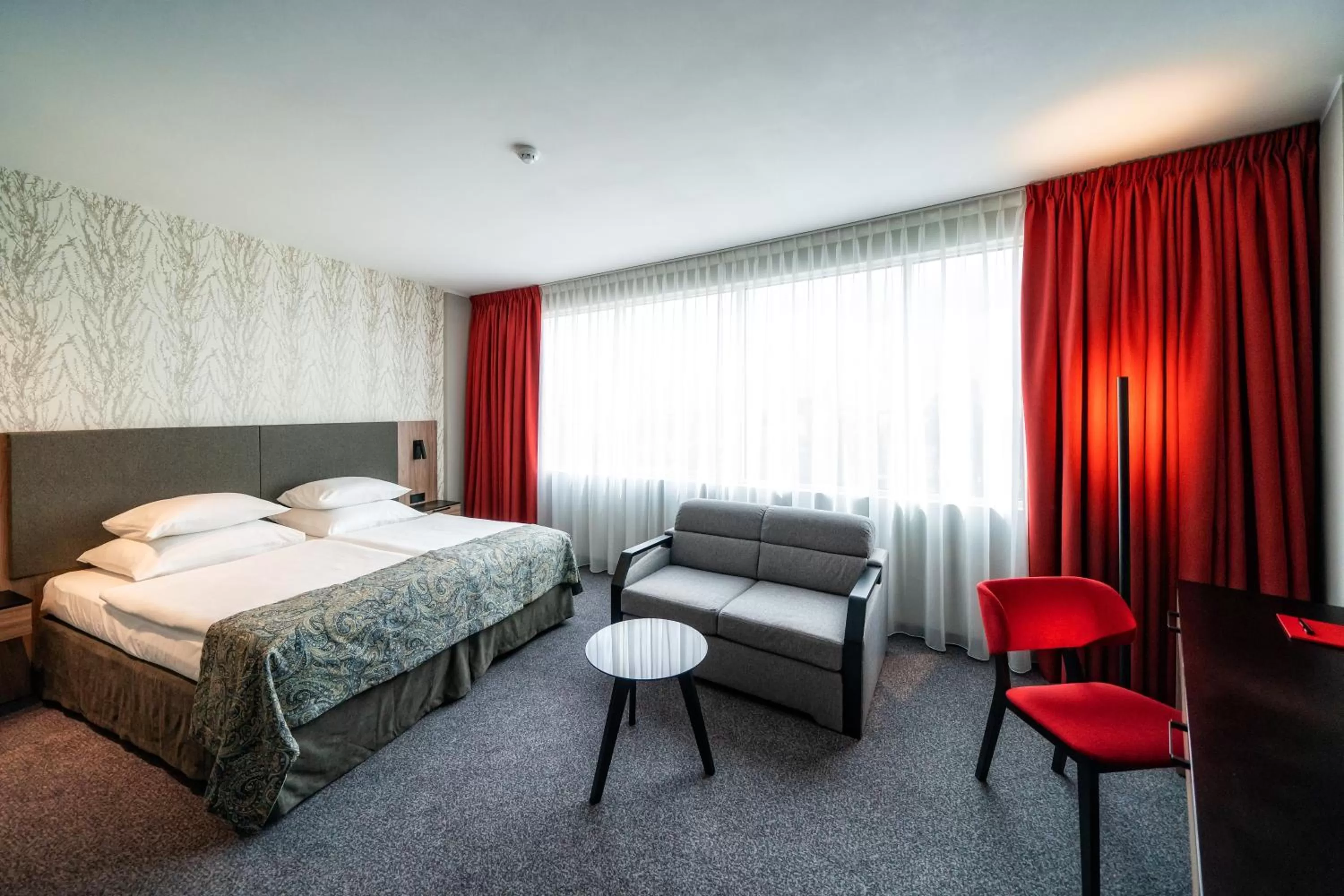 Photo of the whole room, Bed in HP Park Plaza