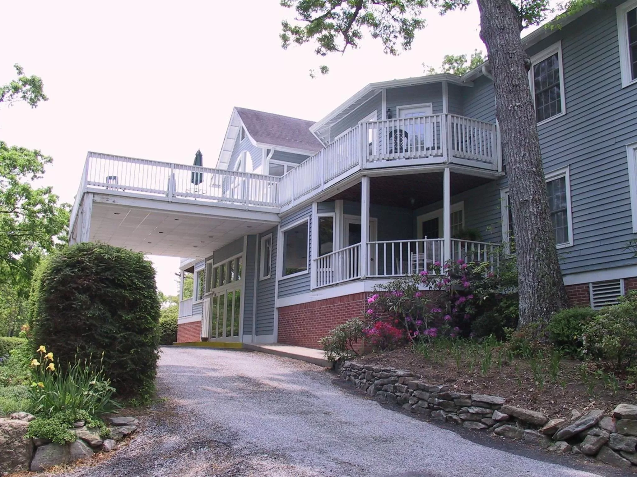 Facade/entrance in Highland Lake Inn & Resort - Flat Rock