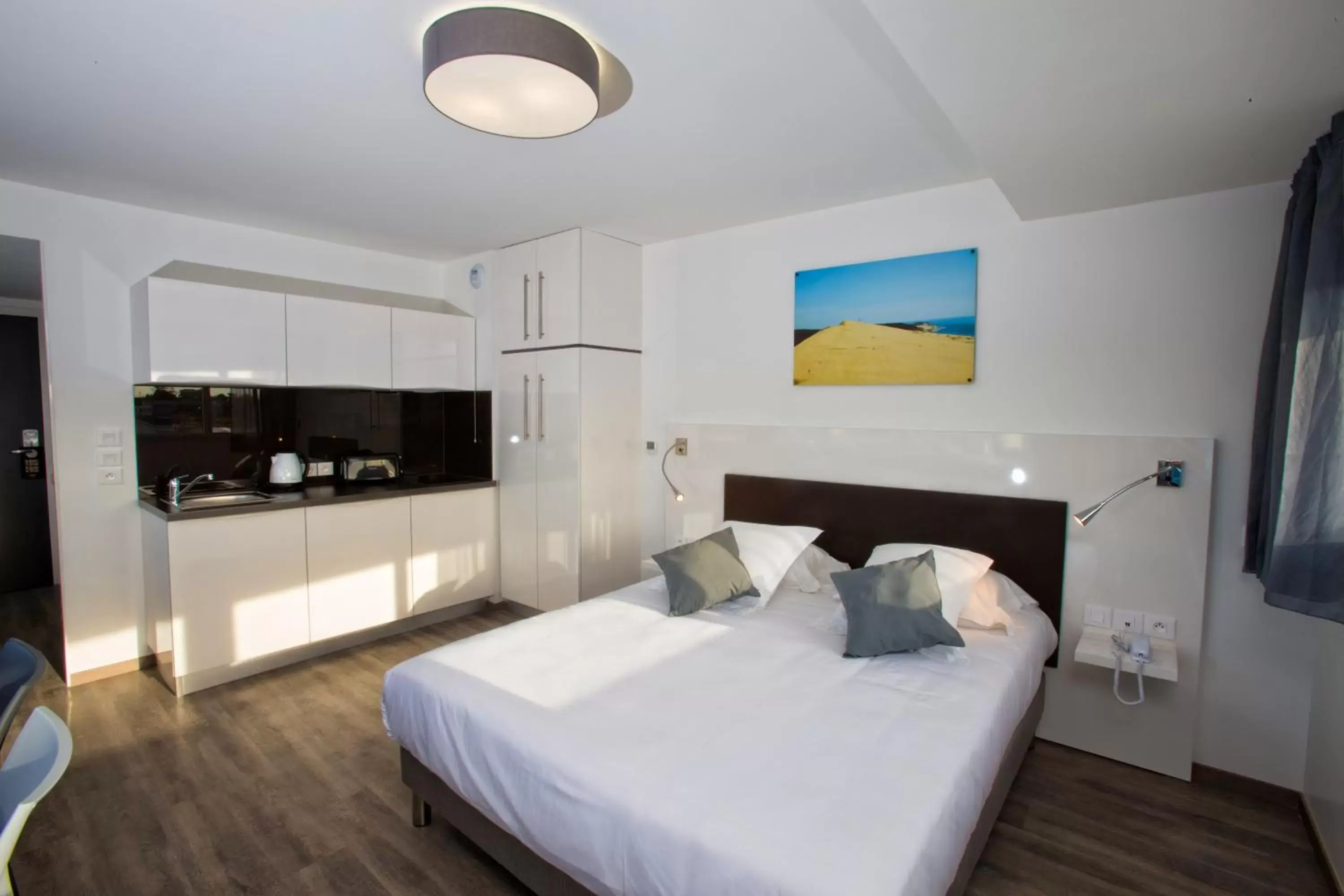 Bedroom, Bed in All Suites Appart Hôtel Bordeaux Pessac