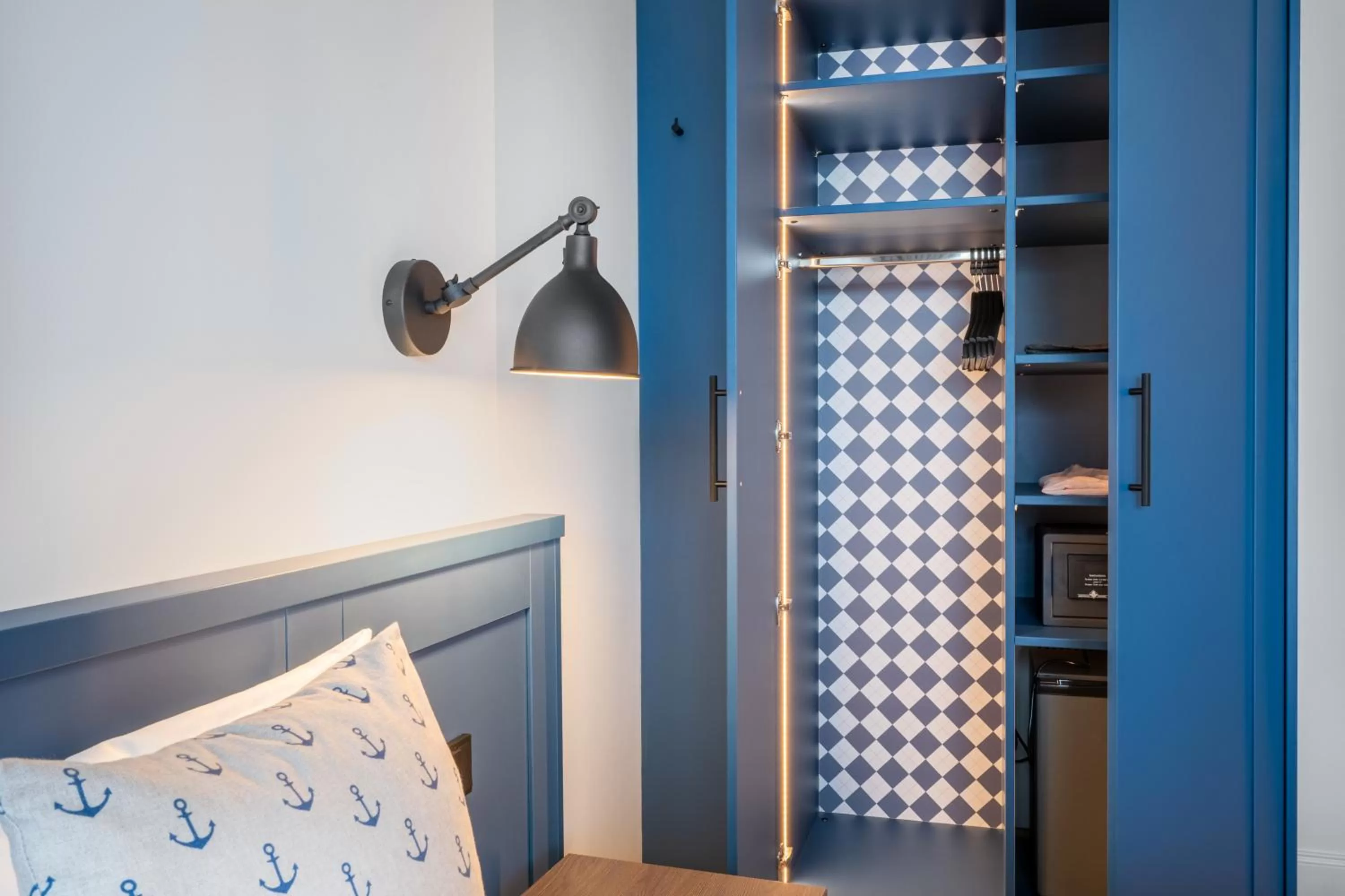 Photo of the whole room, Bed in Hotel Yachtclub