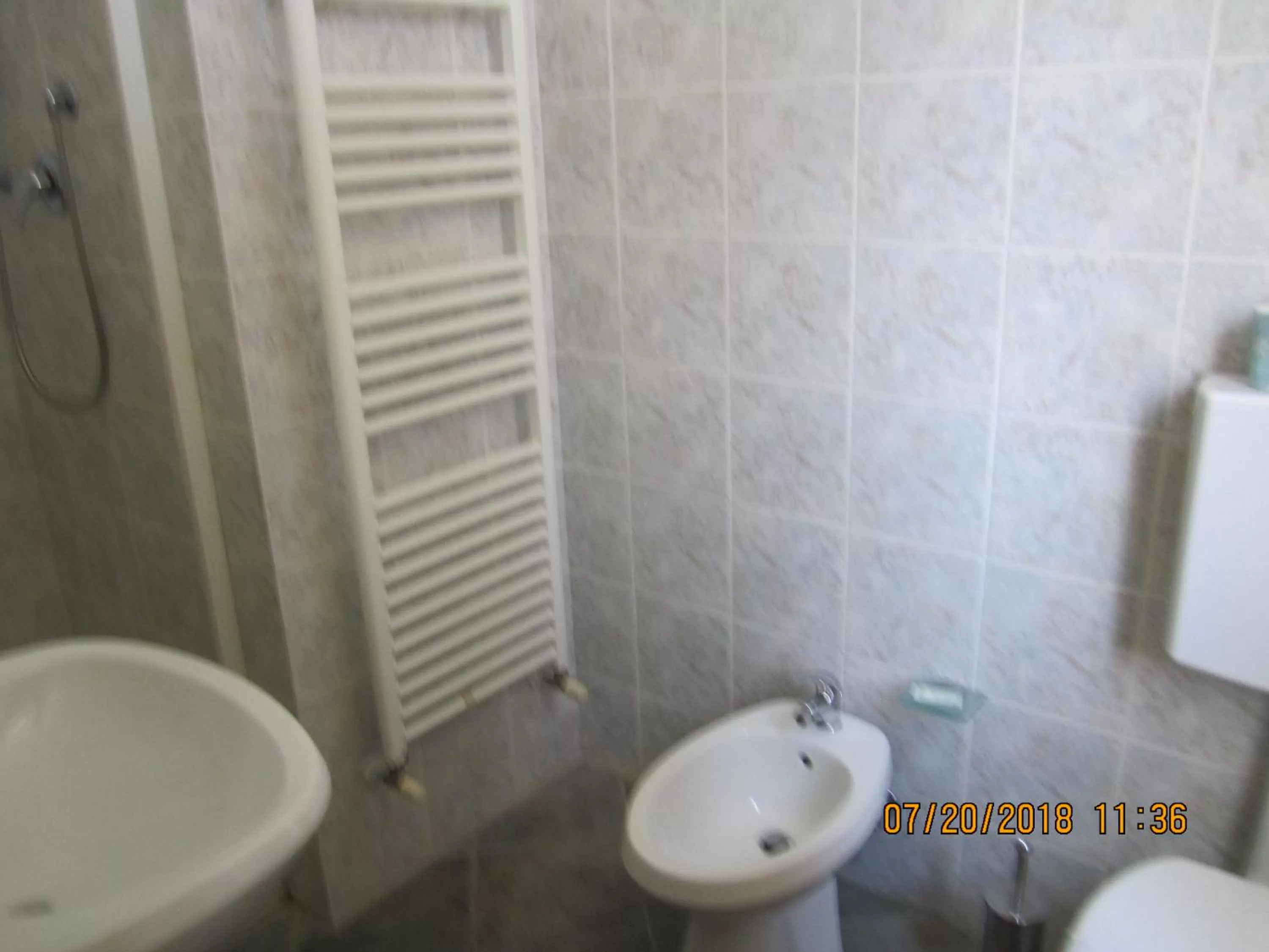 Bathroom in Adelphi Room & Breakfast