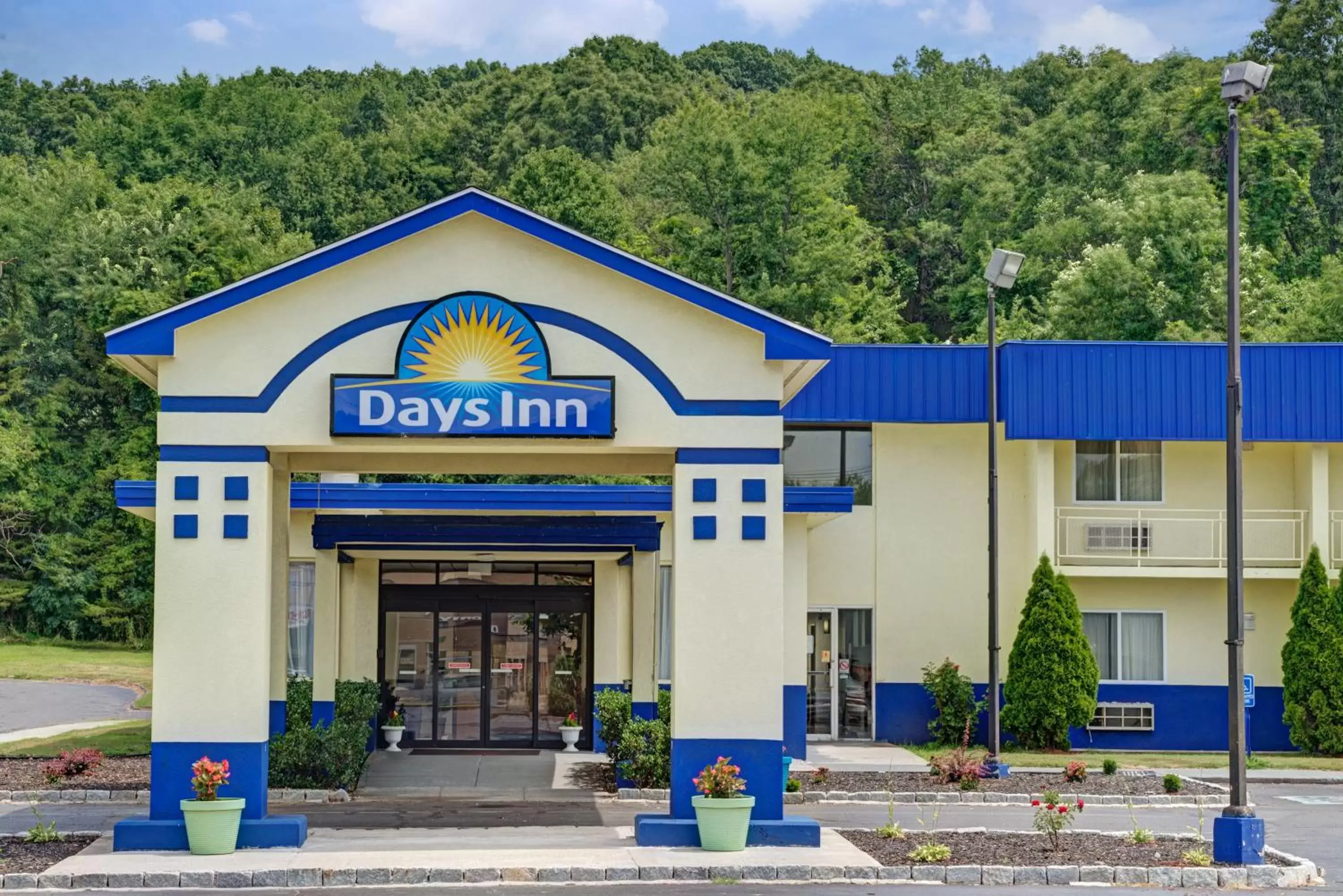 Facade/entrance in Days Inn by Wyndham Southington