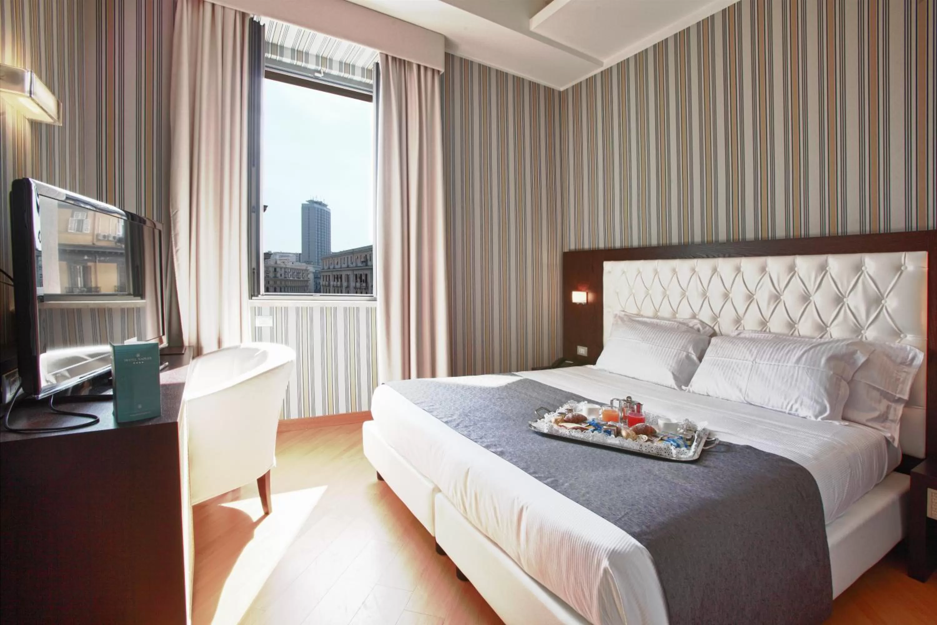 City view, Bed in Hotel Naples
