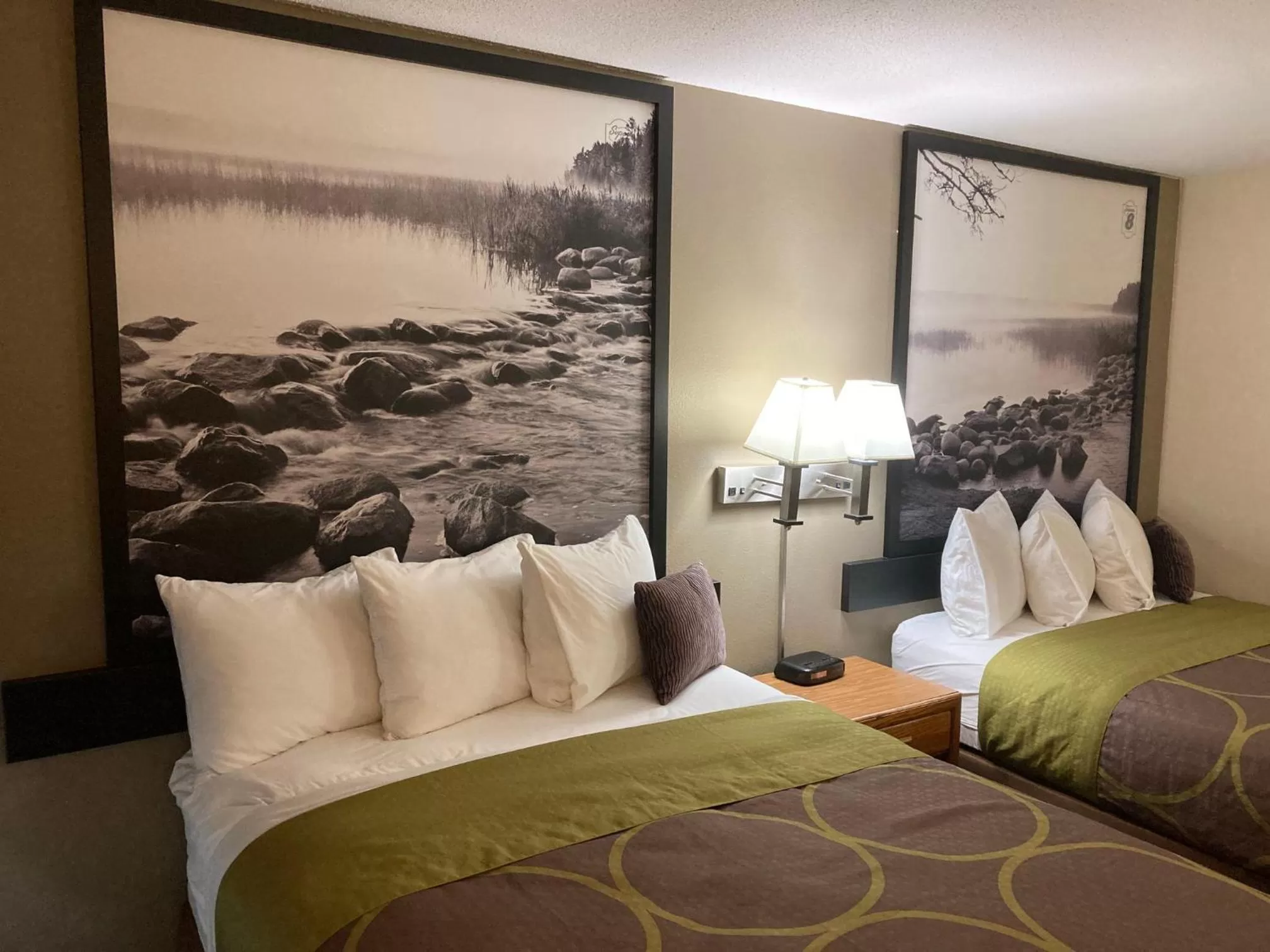 Bed in Super 8 by Wyndham Chisago City