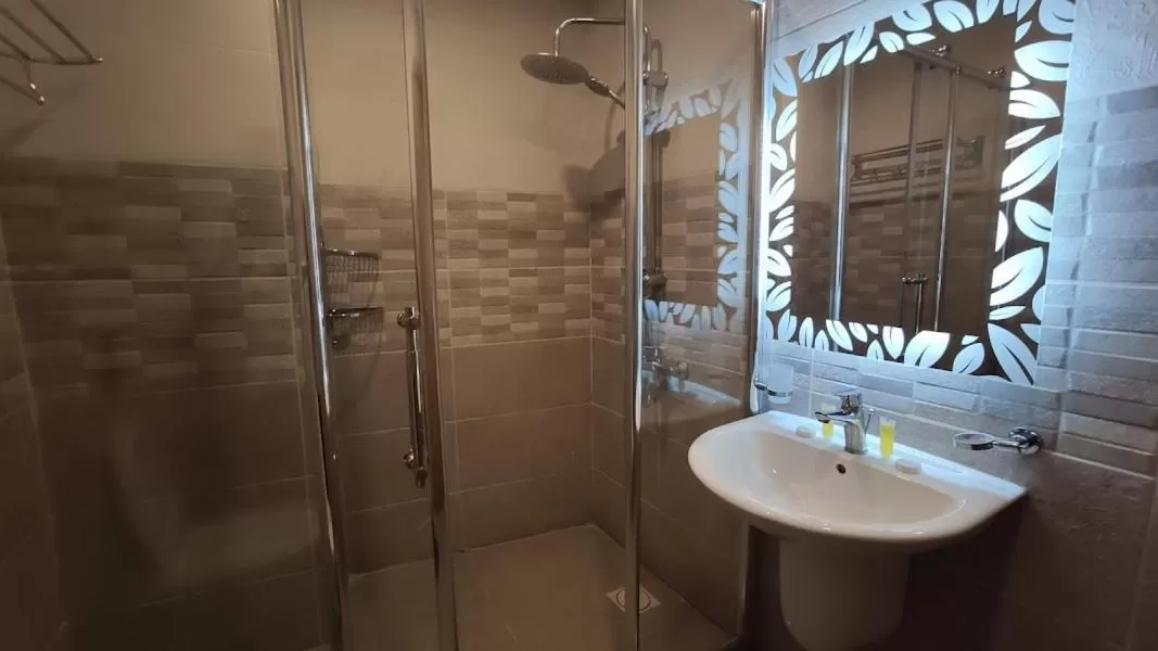 Bathroom in Jawharet Alswefiah Hotel Suites