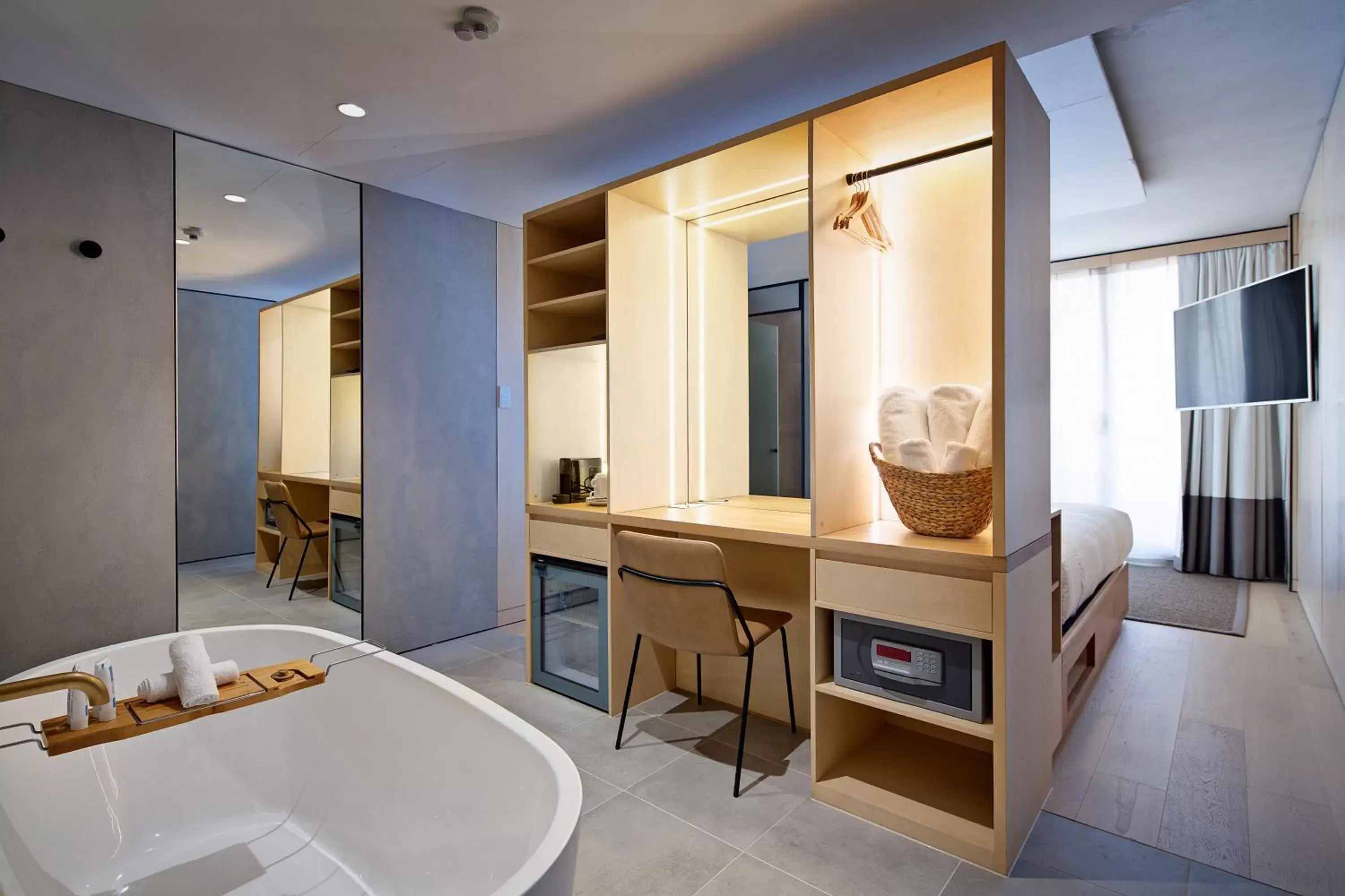 Bath, Bathroom in Zara Tower – Luxury Suites and Apartments