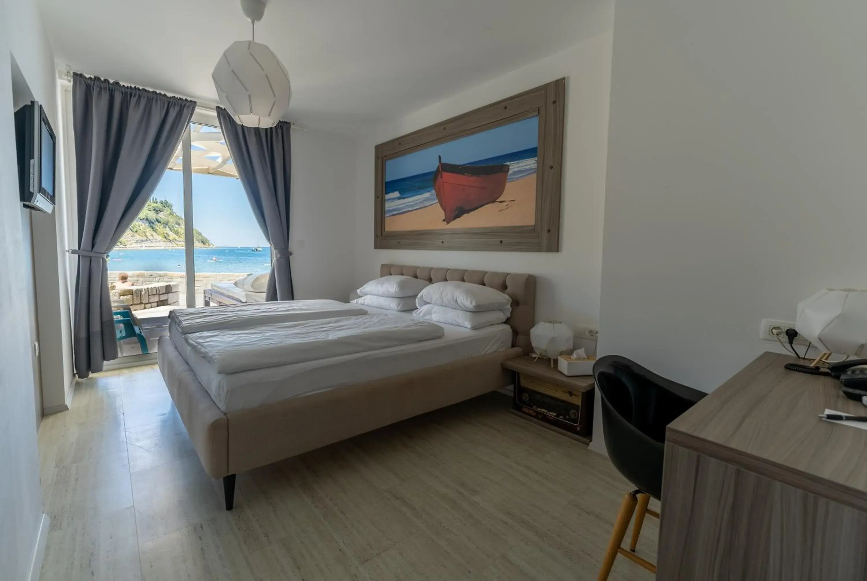 Bed in Barbara Piran Beach Hotel