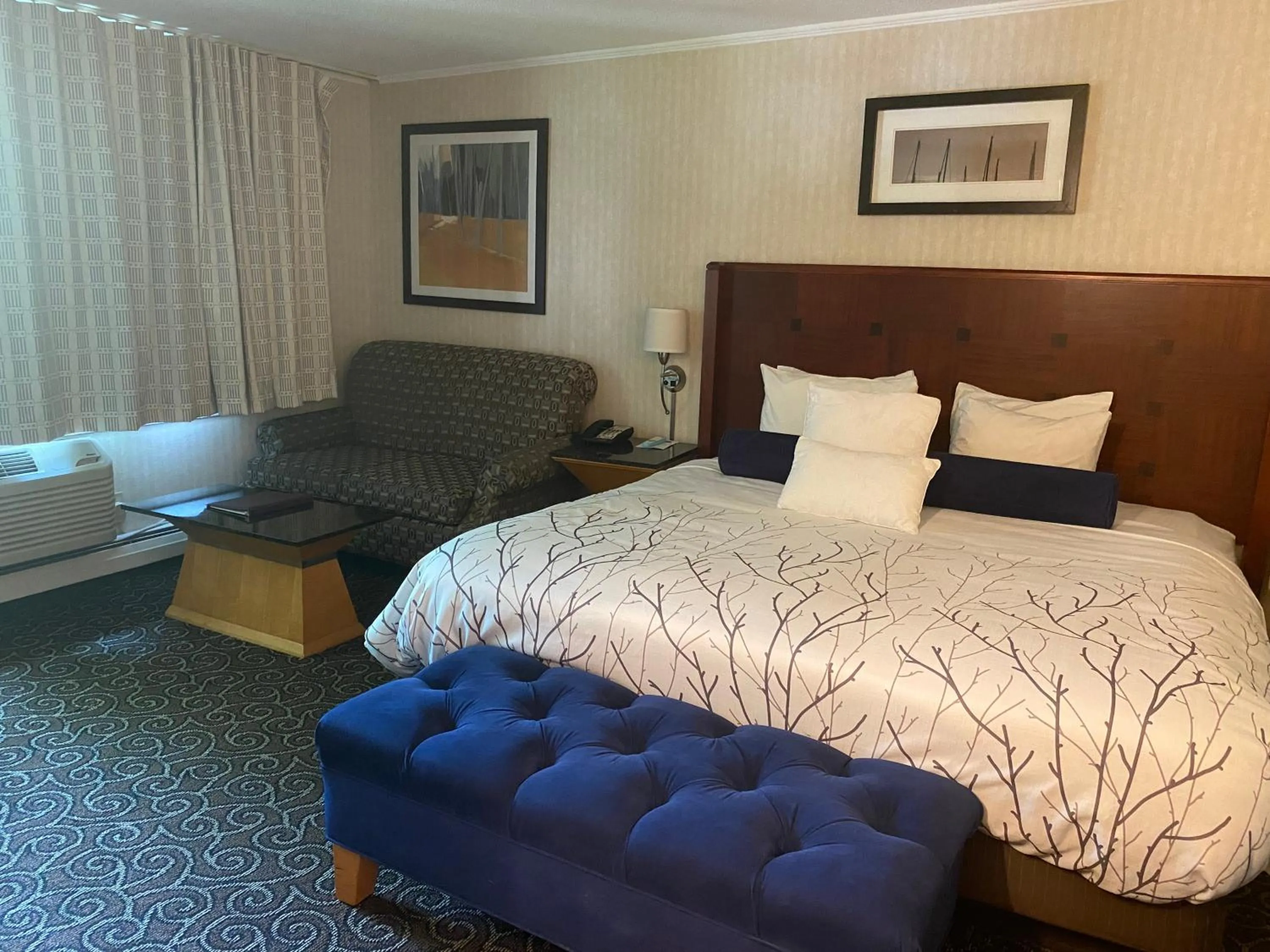 View (from property/room), Bed in The Black Mountain Inn