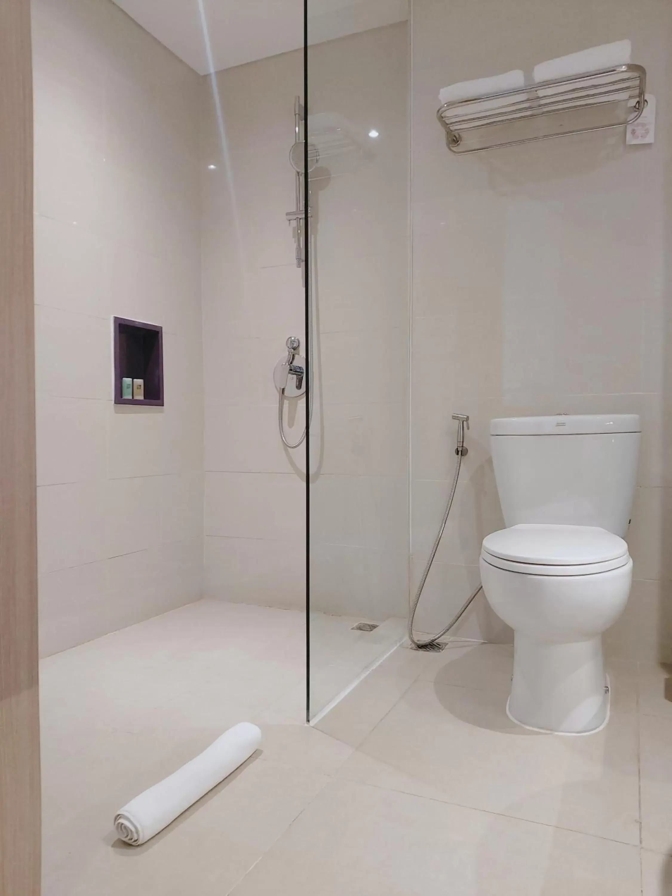Shower, Bathroom in Swiss-Belinn Modern Cikande