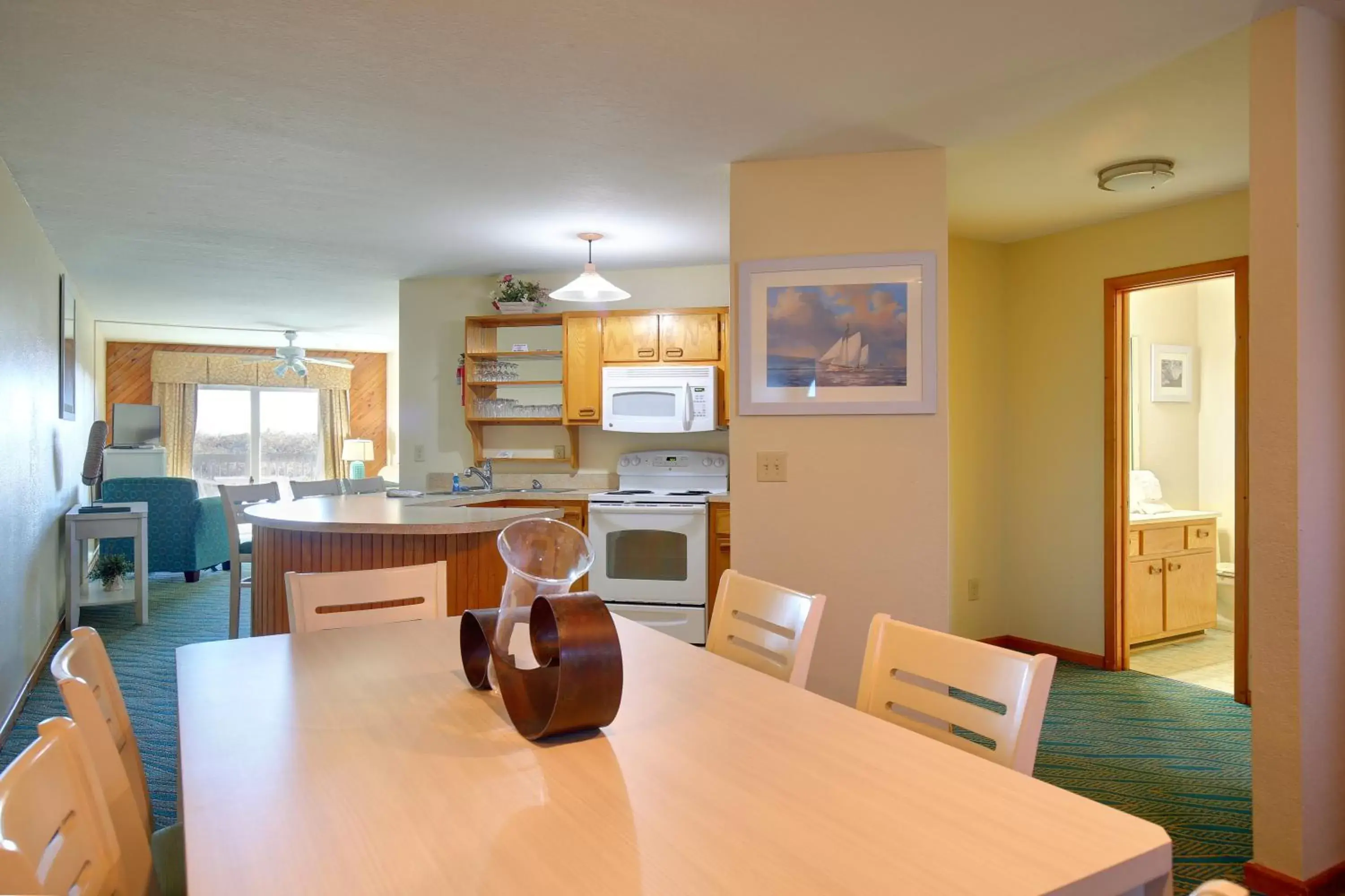 Kitchen or kitchenette, Dining Area in Ocean Pines Resort by Capital Vacations