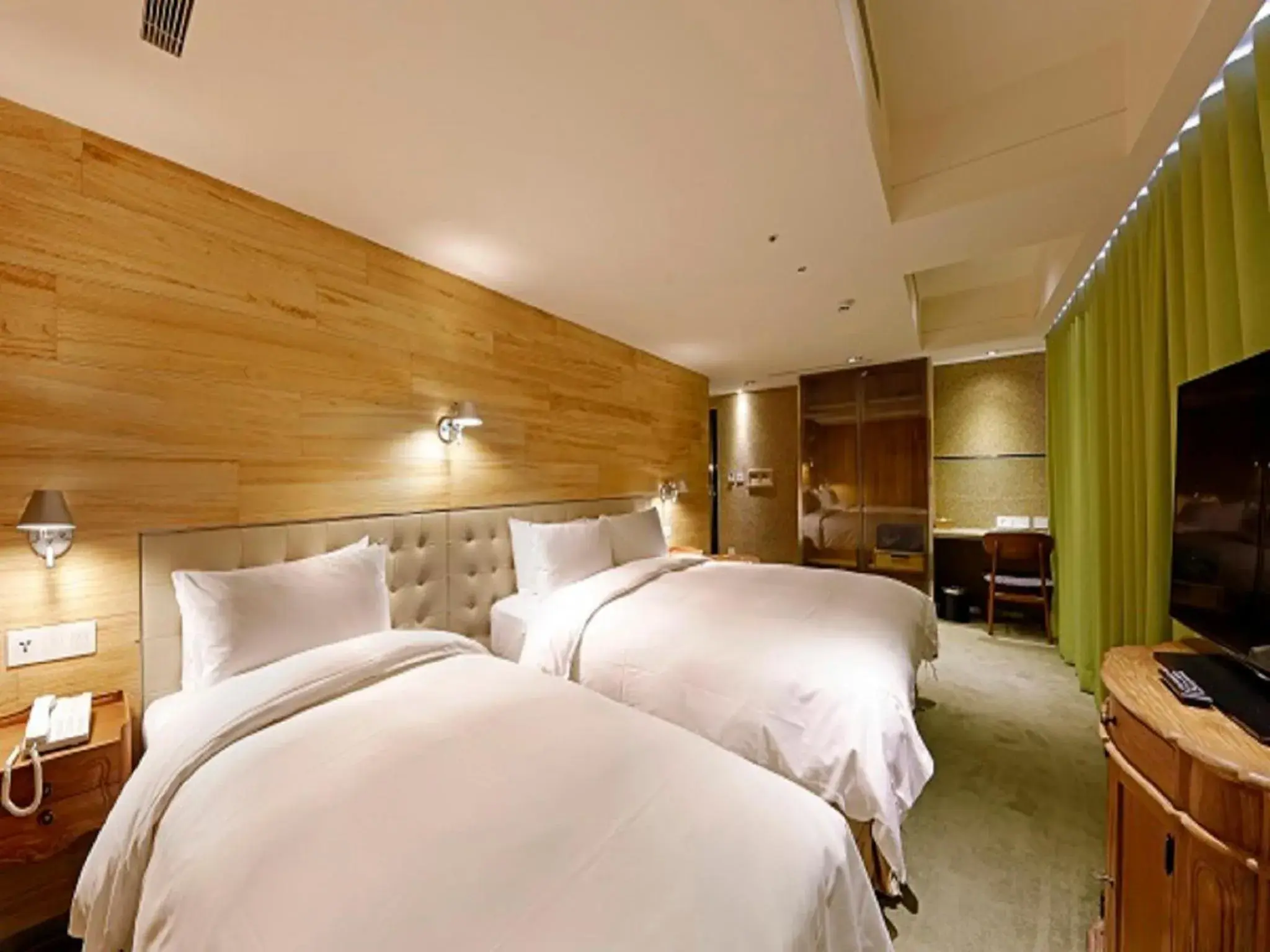 Photo of the whole room, Bed in Inhouse Hotel Taichung