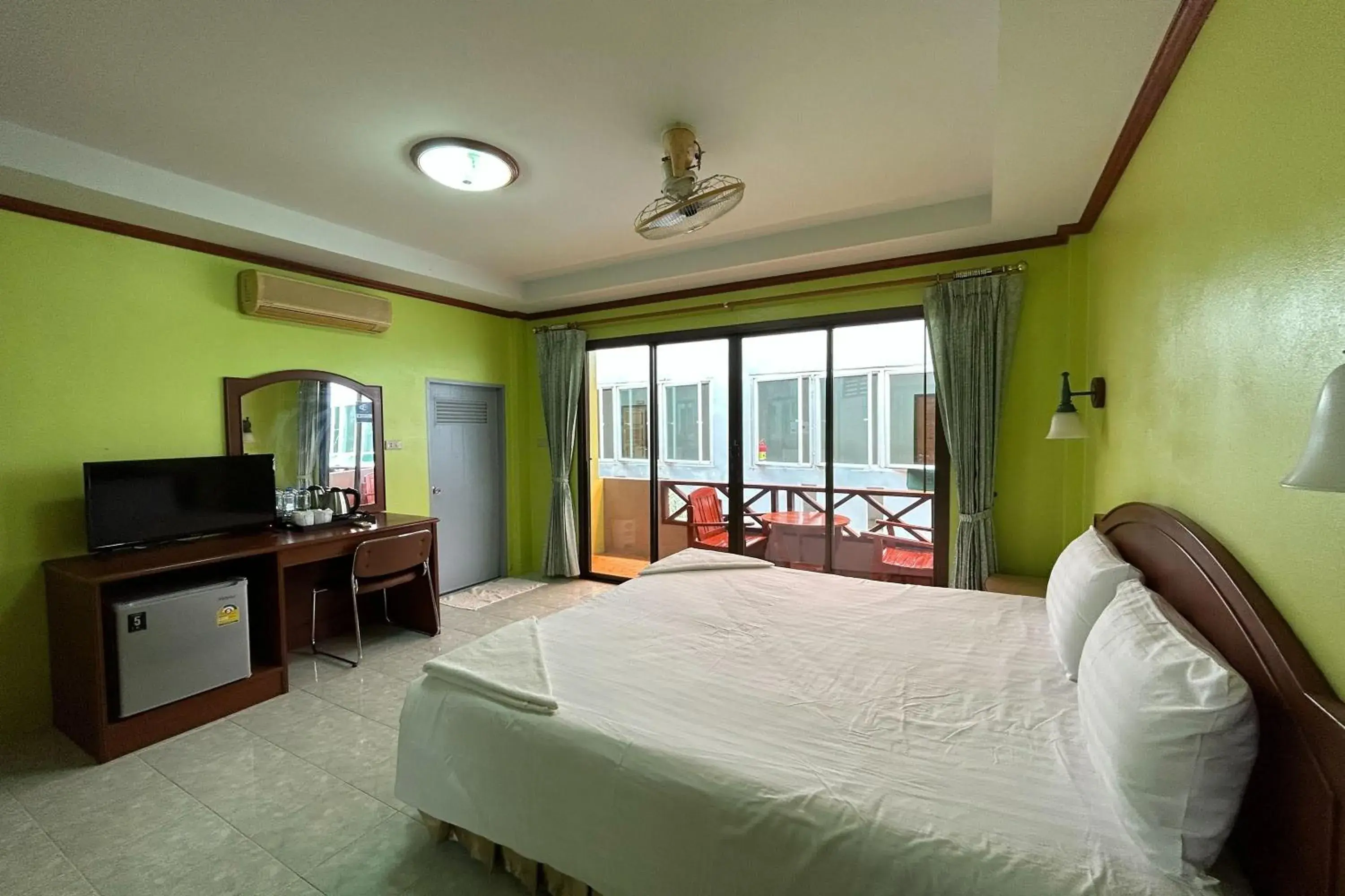 Bed in Me Mee Place & Tour Krabi