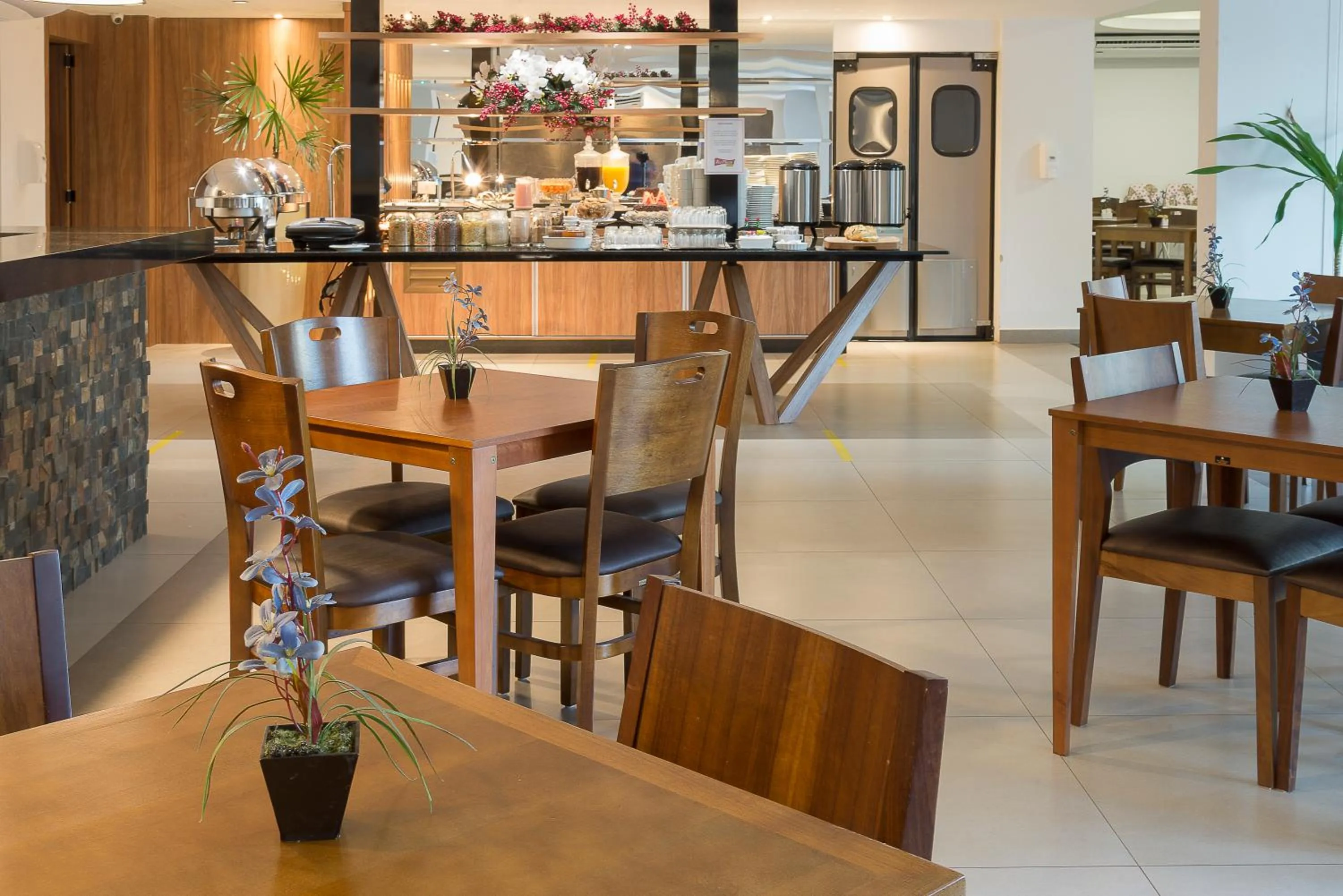 Food and drinks in Foz Plaza Hotel