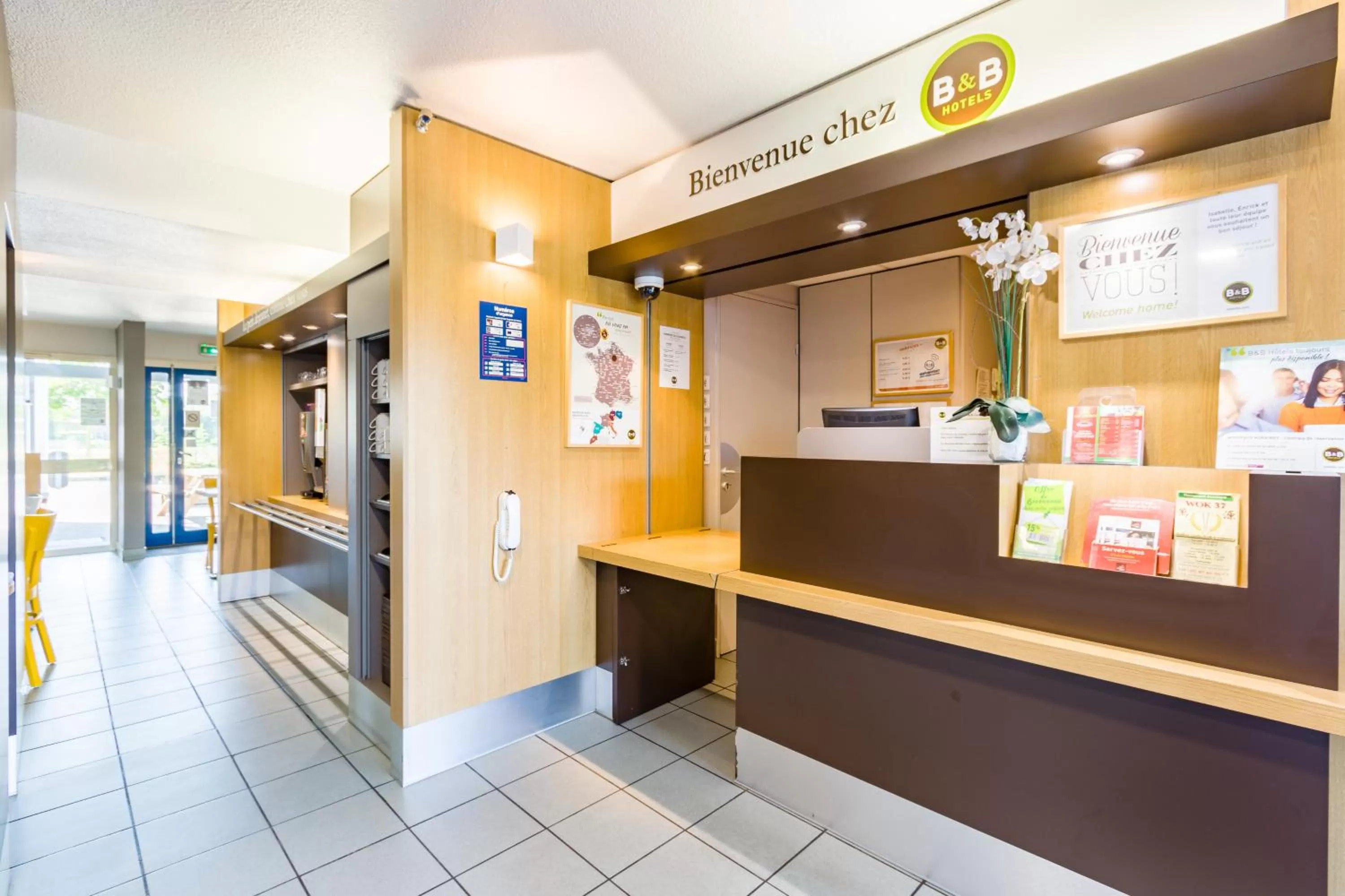 Lobby or reception in B&B HOTEL TOURS Sud Joué-lès-Tours