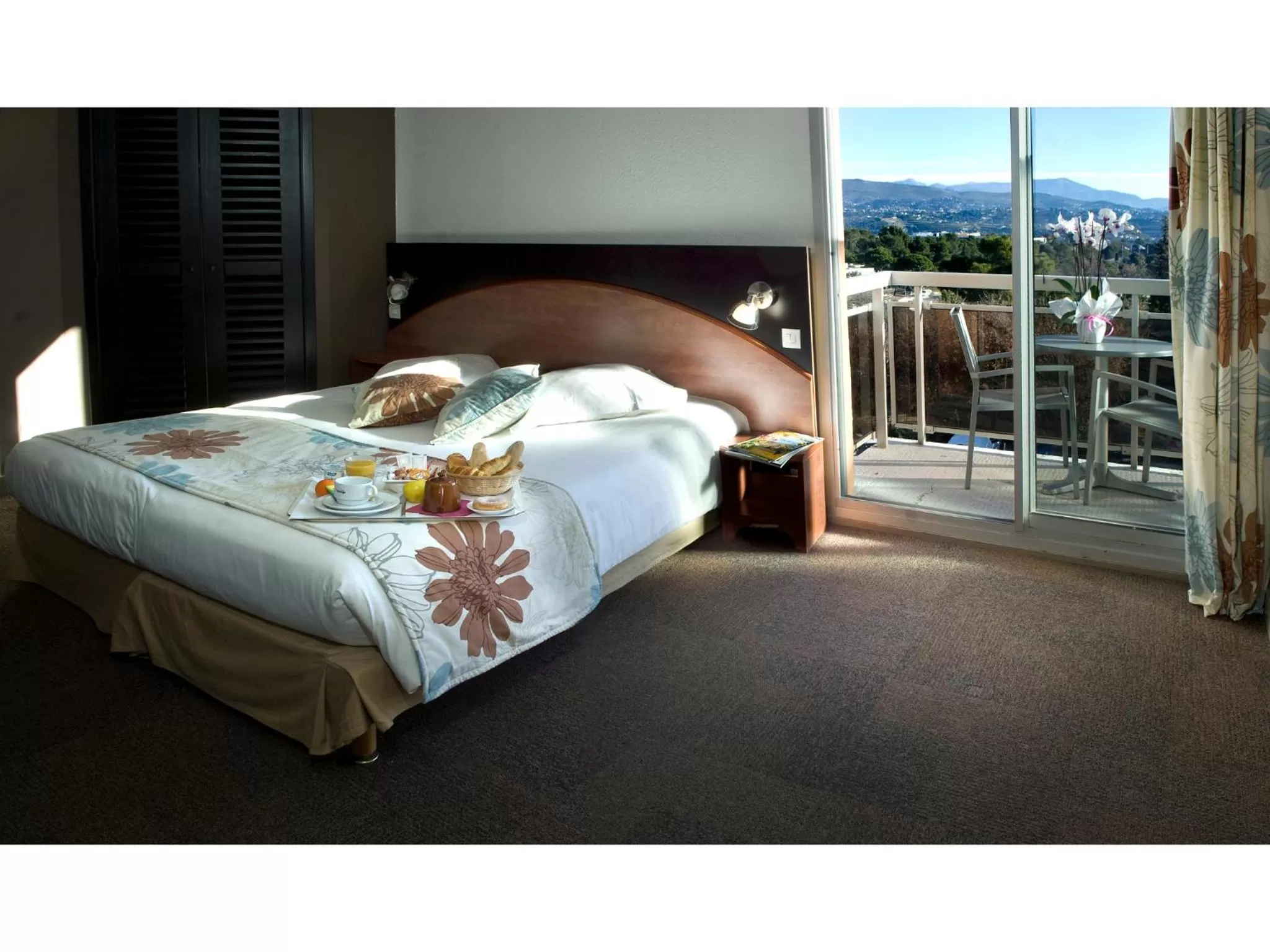 Superior Double Room with Balcony in Hôtel Du Baou