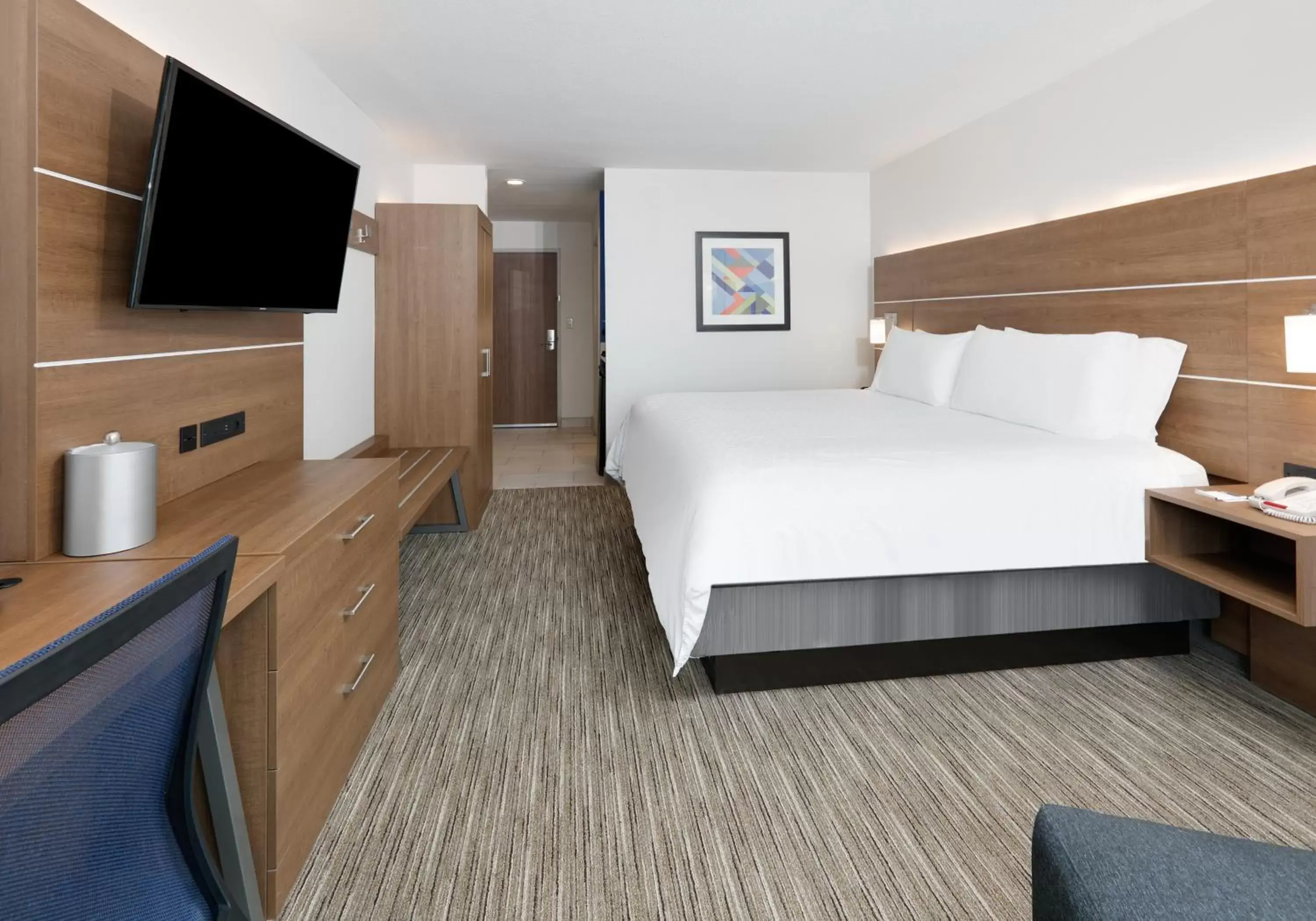 Bedroom, Bed in Holiday Inn Express Northwest near Sea World, an IHG Hotel