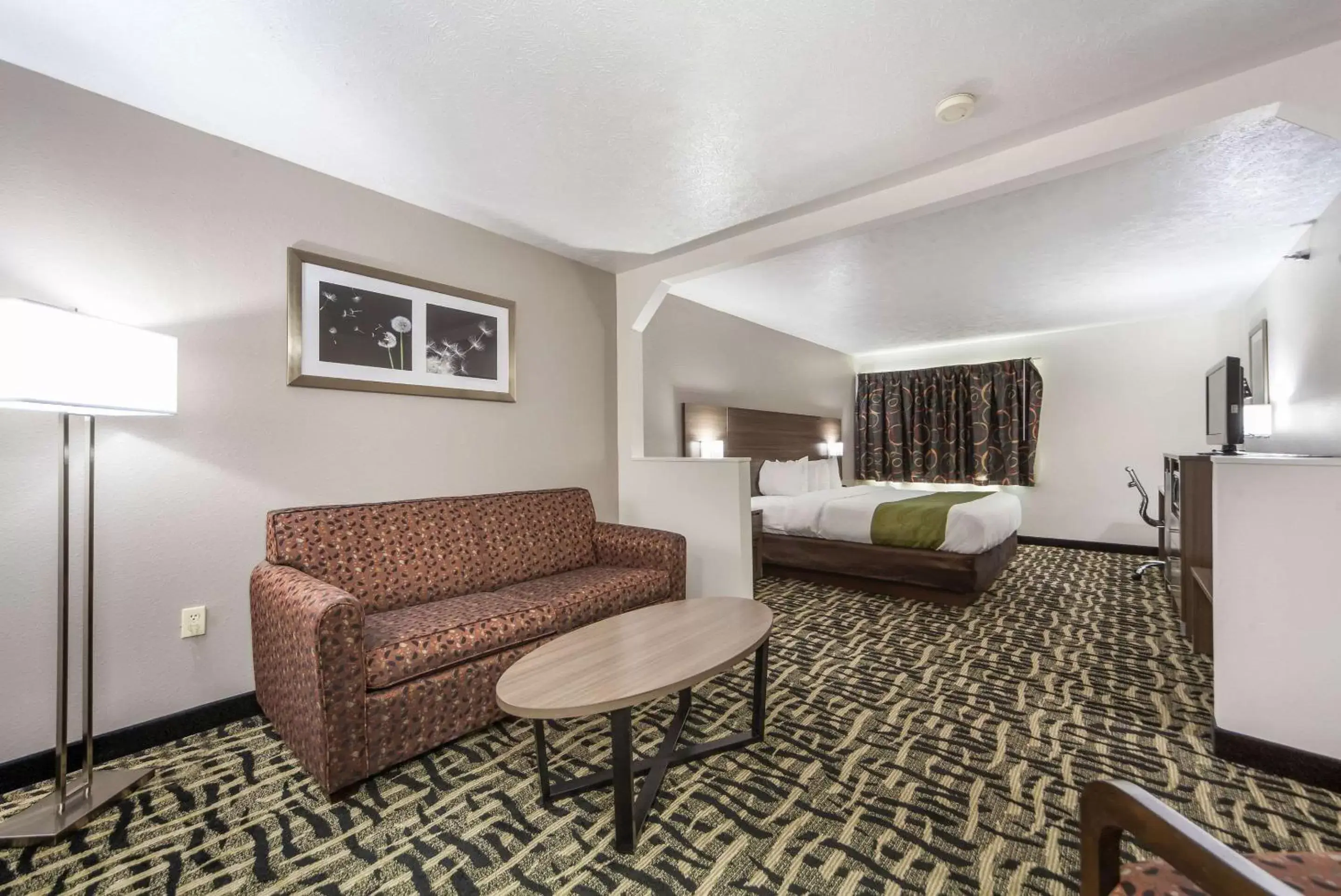 Photo of the whole room, Seating Area in Quality Inn & Suites West Omaha - NE Linclon