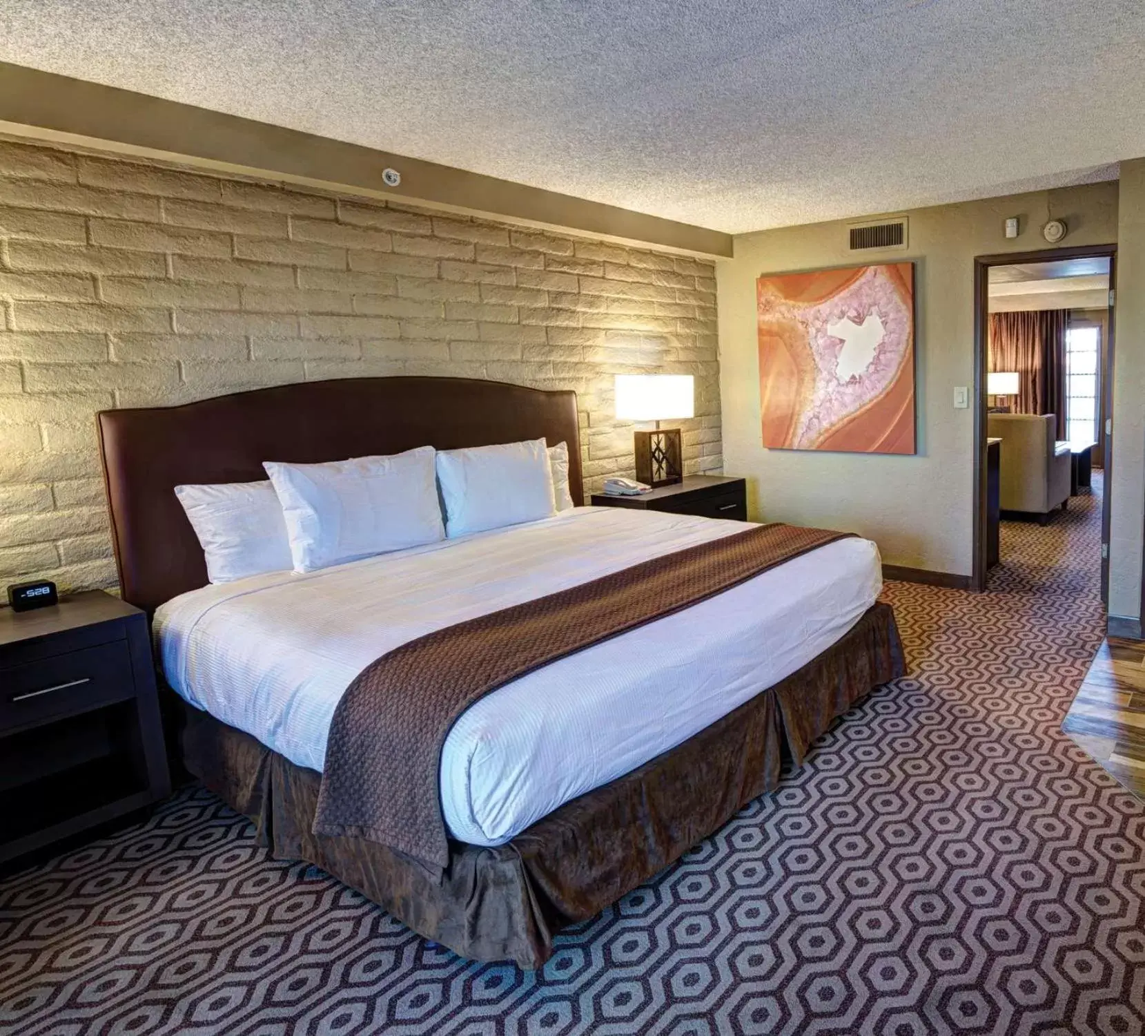 Bed in DoubleTree Suites by Hilton Tucson-Williams Center