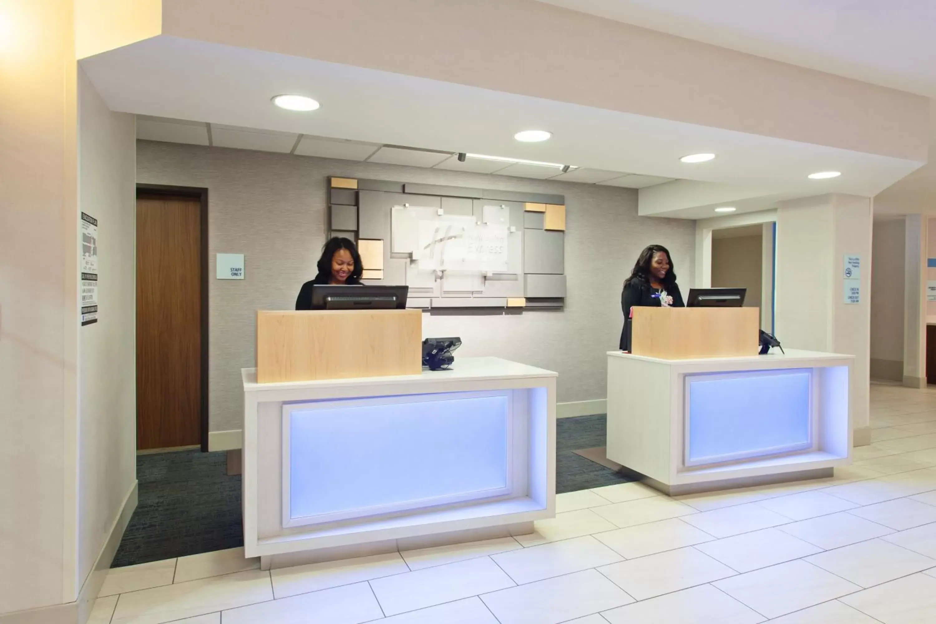 Property building, Lobby/Reception in Holiday Inn Express & Suites Oakland - Airport, an IHG Hotel