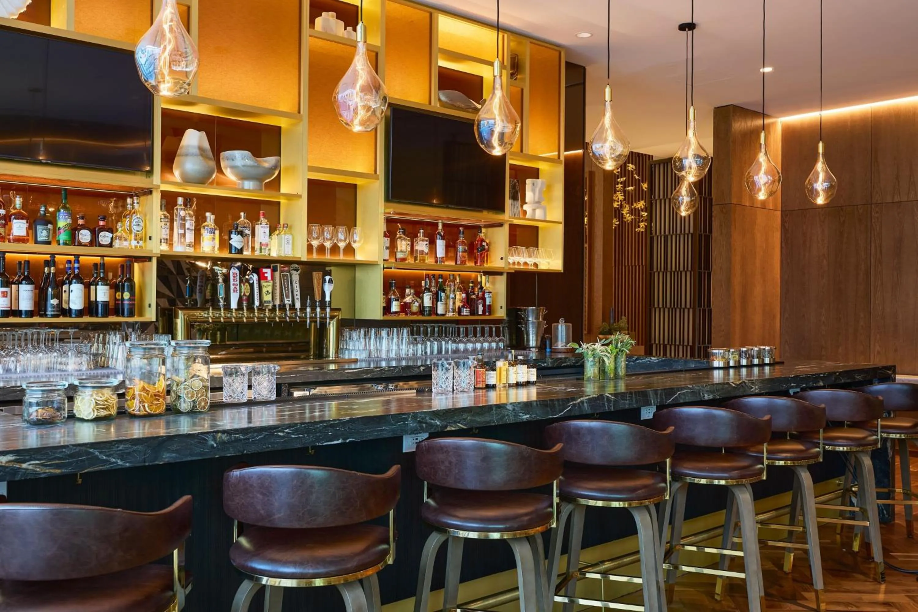 Lounge or bar in The Westin Raleigh-Durham Airport