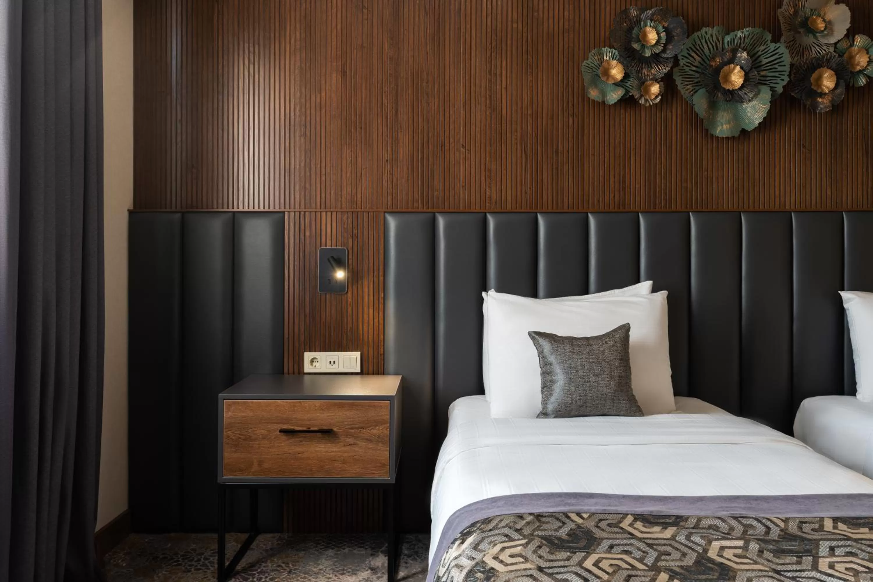 Bed in Shamsan Airport Hotel