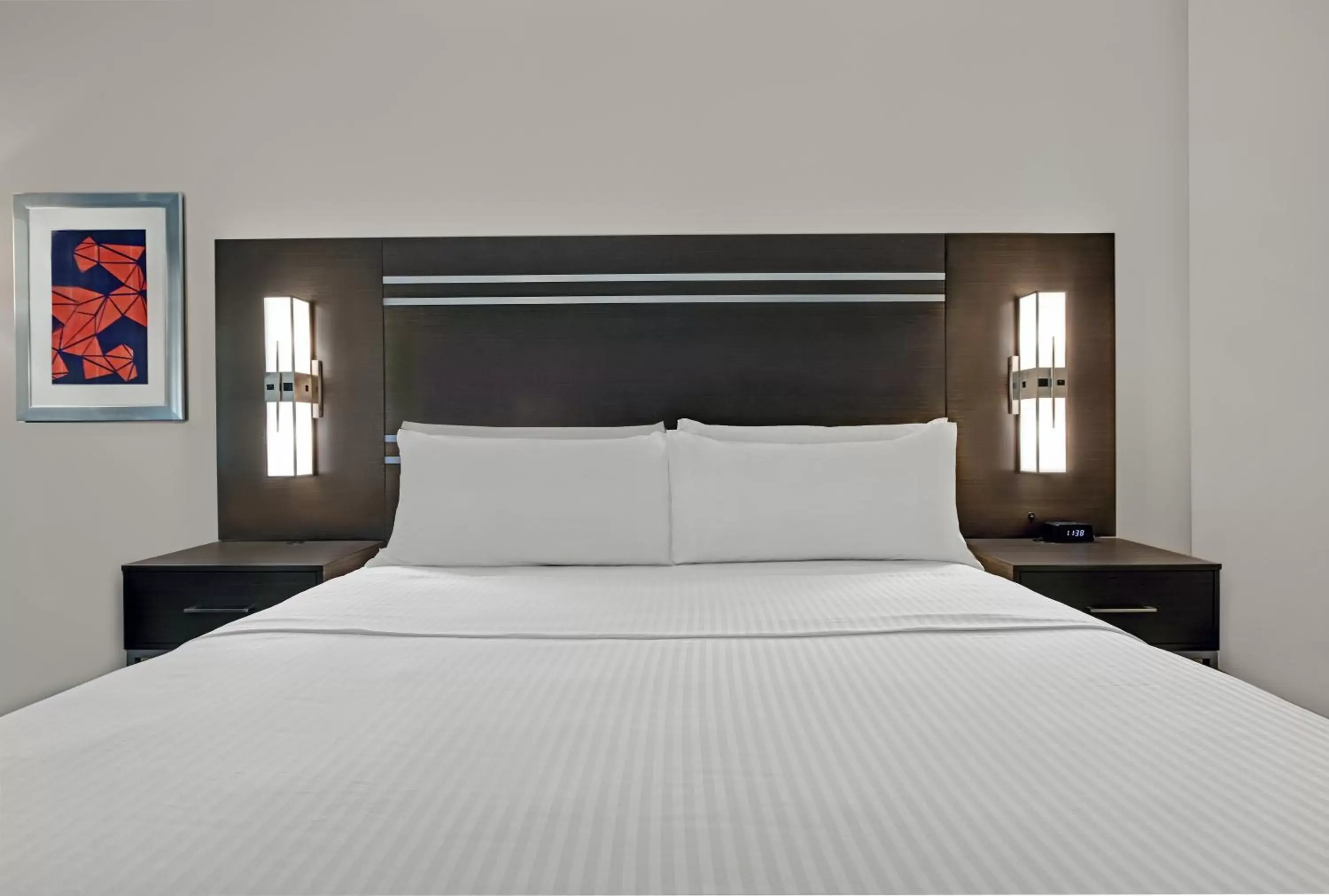 Photo of the whole room, Bed in Holiday Inn Express & Suites Memorial – CityCentre, an IHG Hotel