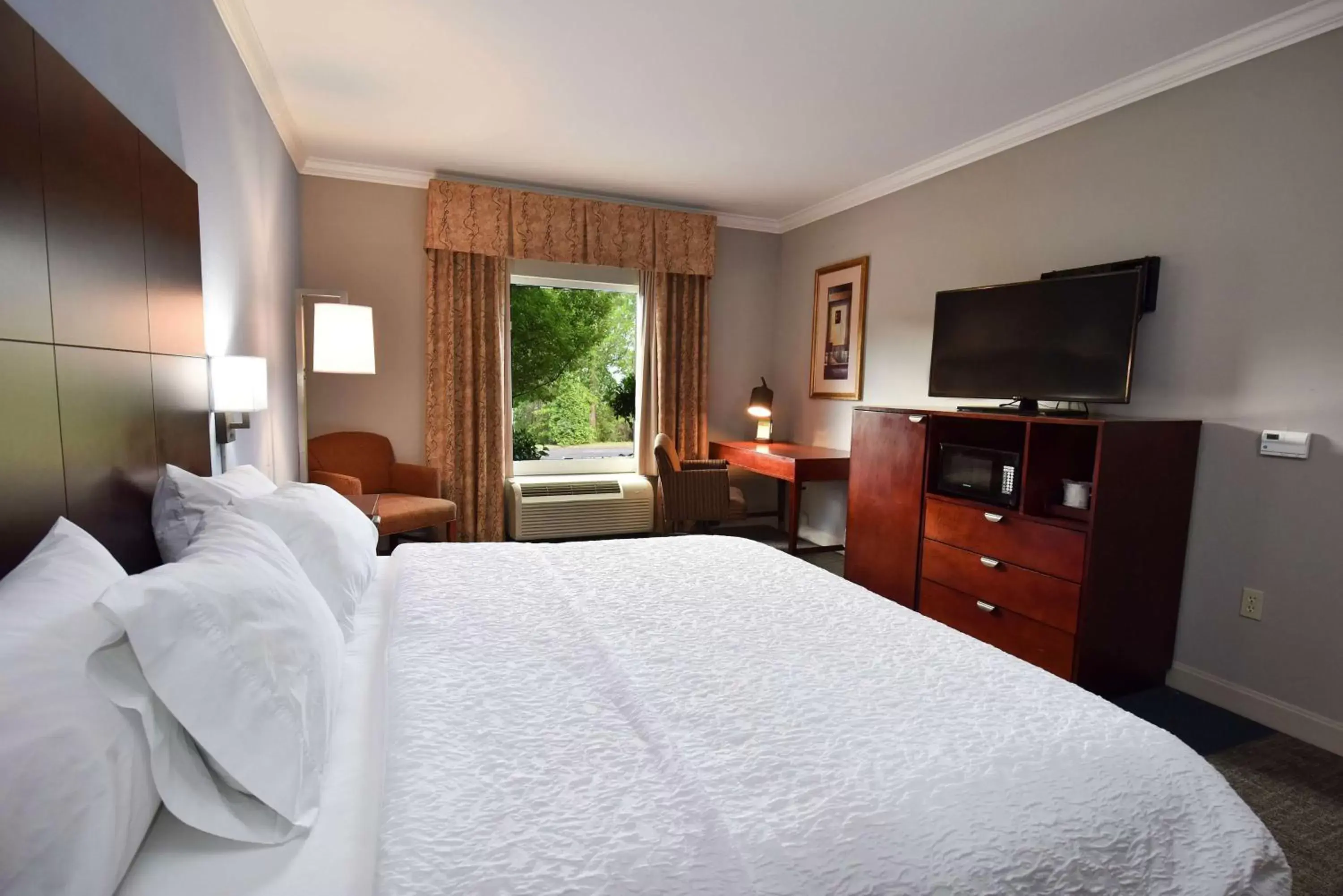 Bedroom, Bed in Hampton Inn Alexander City