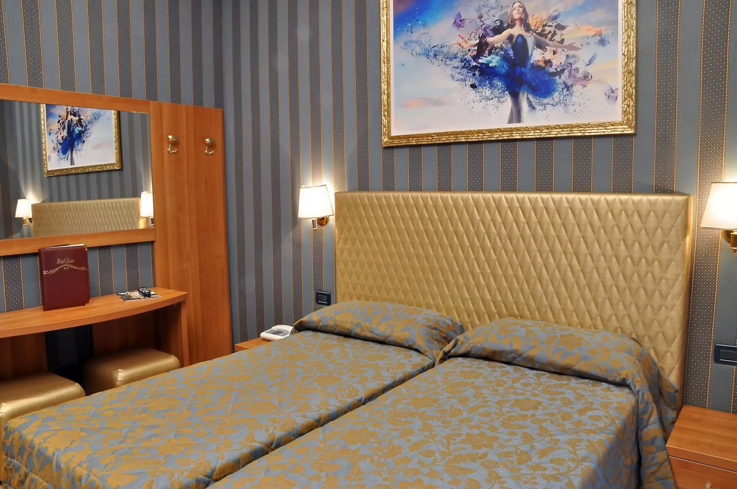 Photo of the whole room, Bed in Hotel Lirico