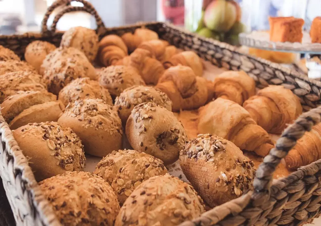 Continental breakfast, Food in Hotel Gaivota Azores