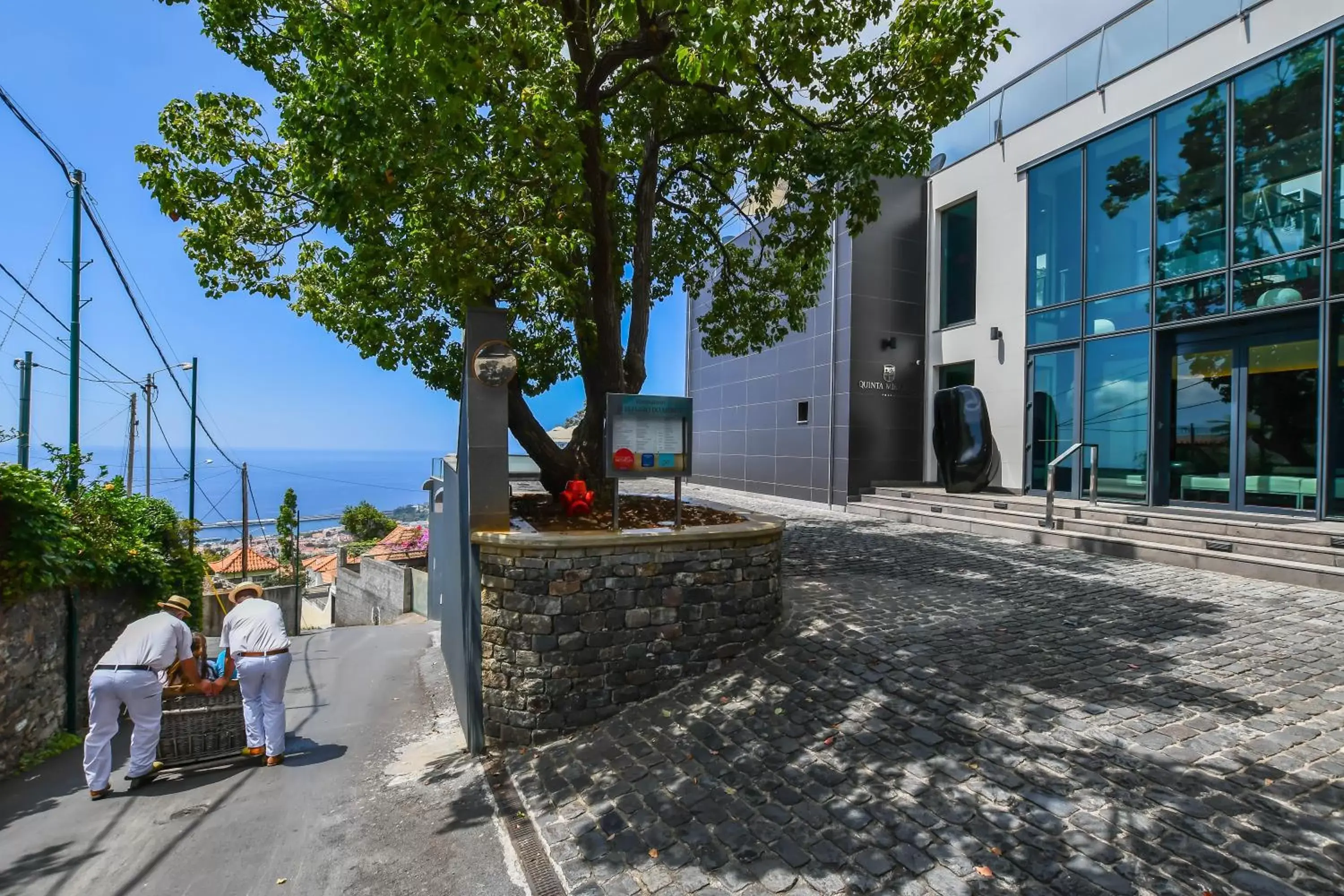 Facade/entrance in Quinta Mirabela - Design Hotel