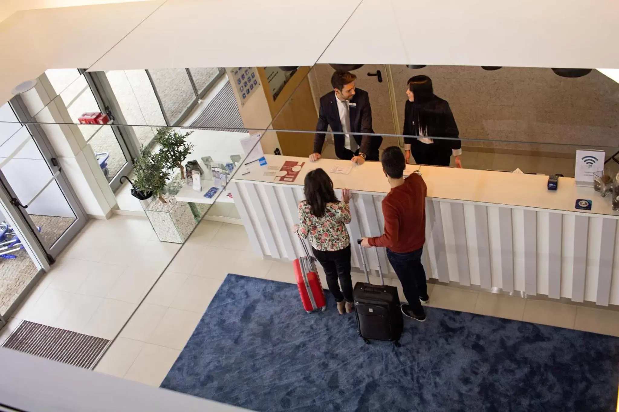 Staff in Park Hotel Porto Aeroporto