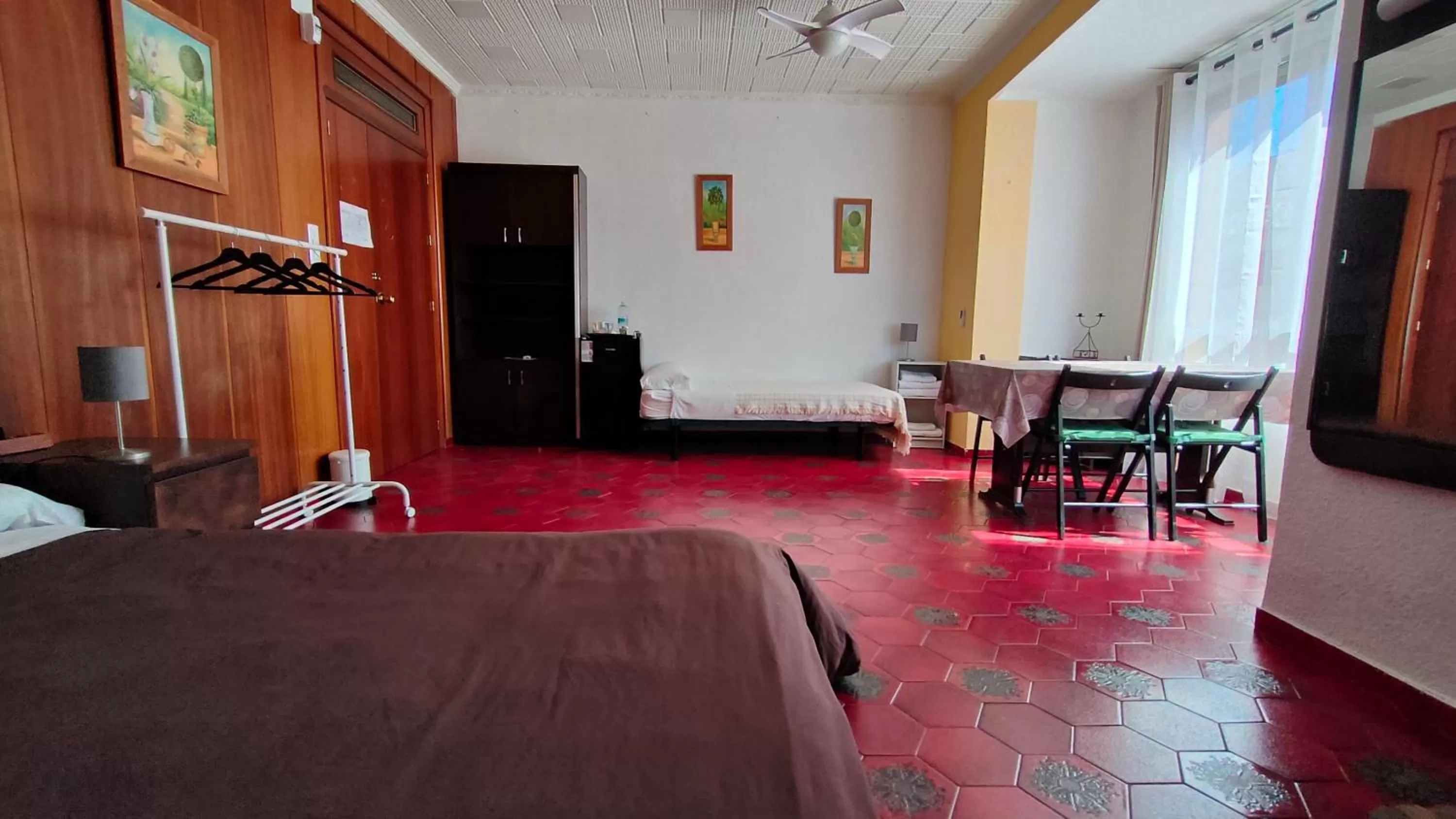 Photo of the whole room in Pensión Benavente AP-7 3 min - Playa 5 min coche