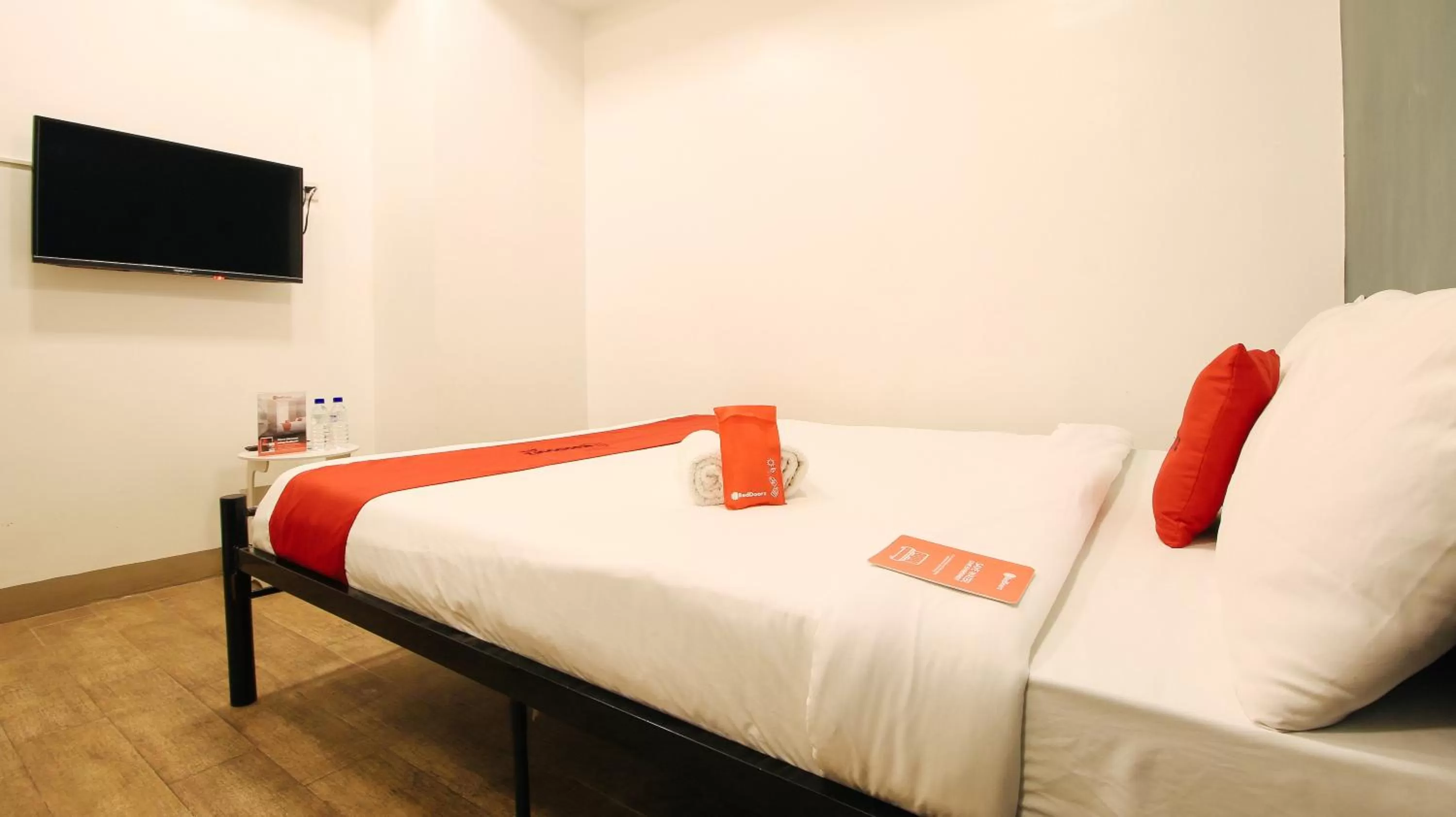 Photo of the whole room, Bed in RedDoorz Plus @ San Marcelino Malate