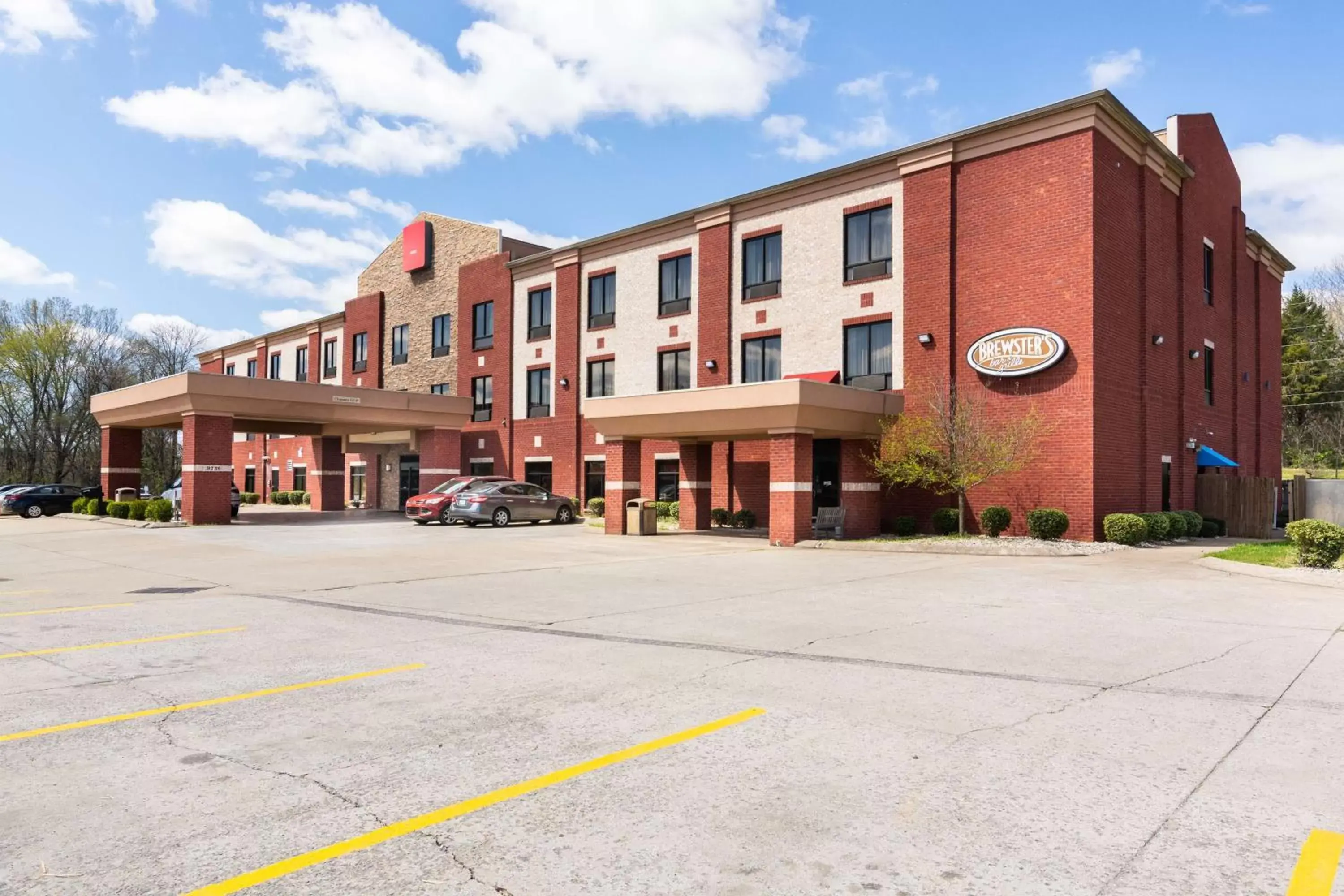 Property Building in SureStay Plus Hotel By Best Western Portland Route 52 West