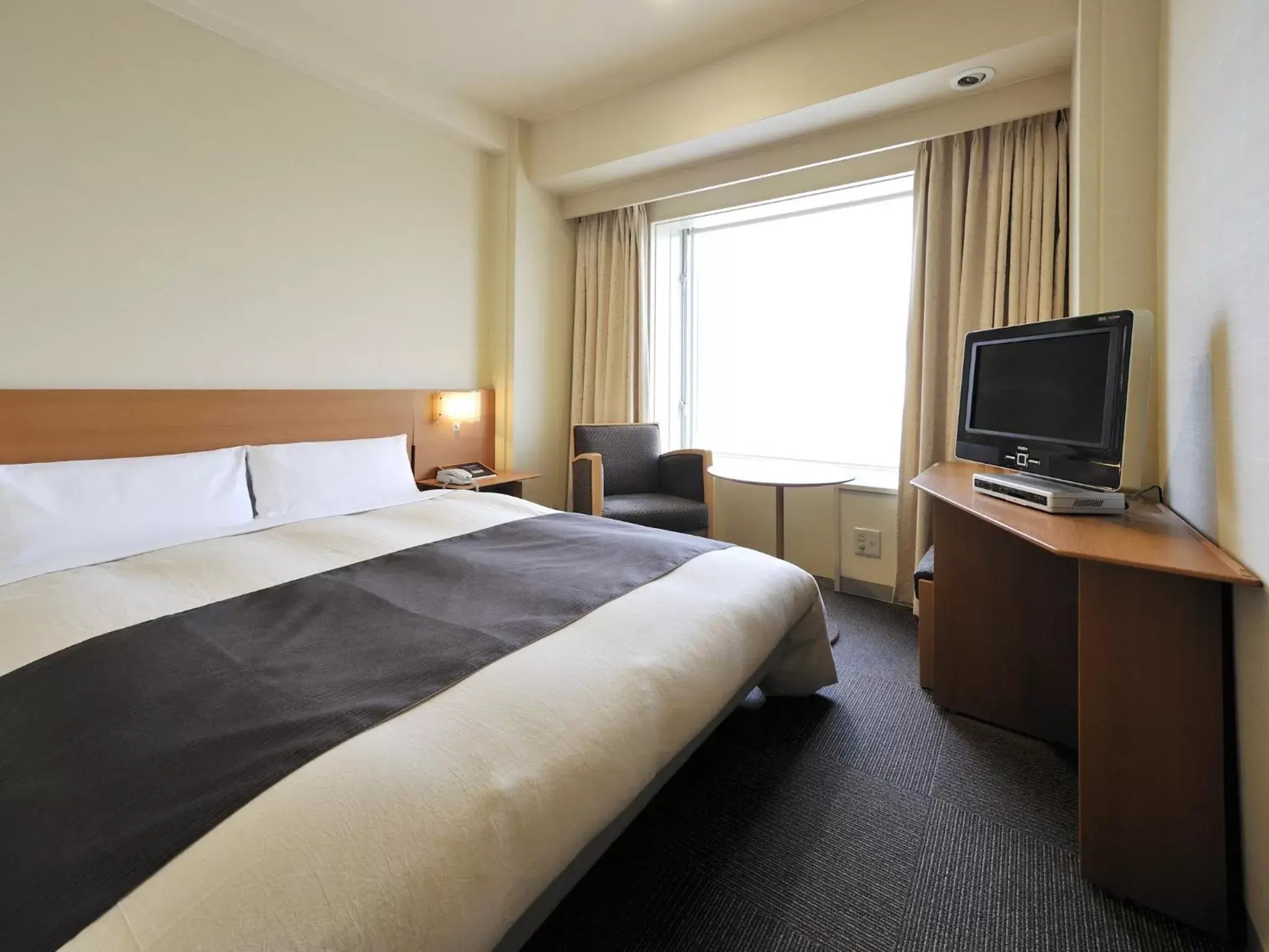 TV and multimedia, Bed in Hotel Crown Palais Kitakyushu